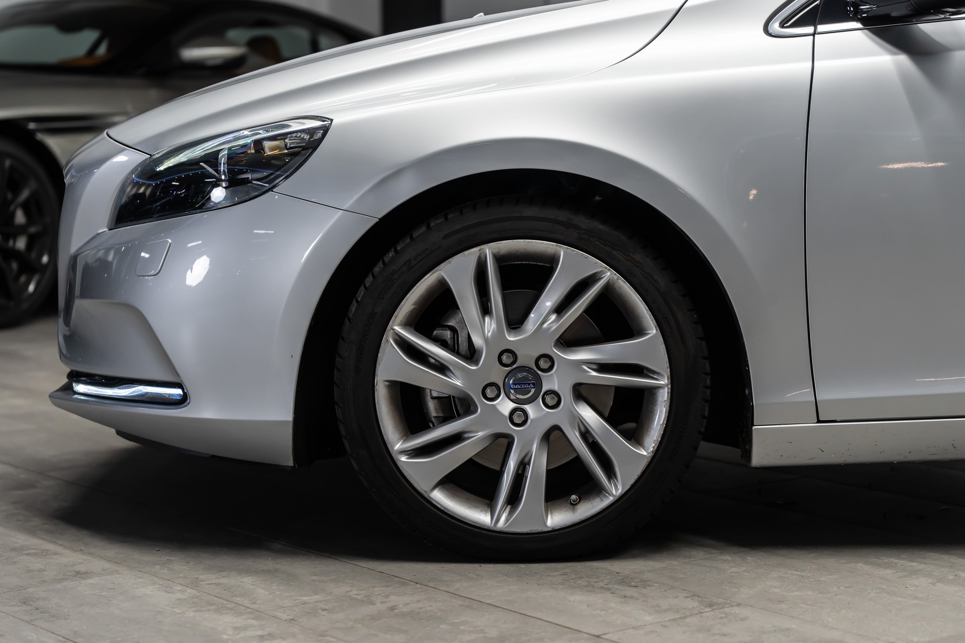 VOLVO V40 D3 Momentum Geartronic *CH-Fahrzeug*ab MFK*-showroom-element-3