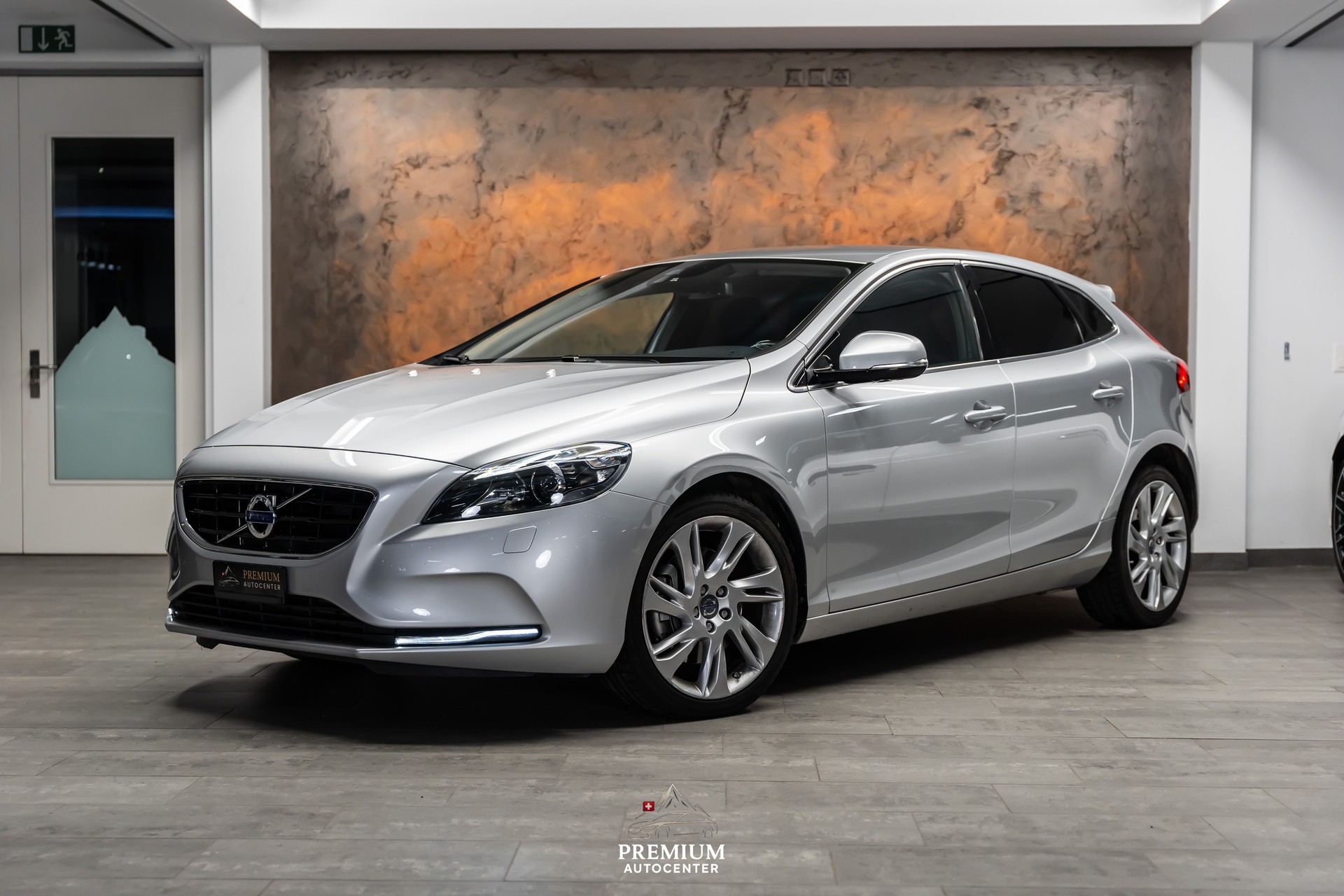 VOLVO V40 D3 Momentum Geartronic *CH-Fahrzeug*ab MFK*