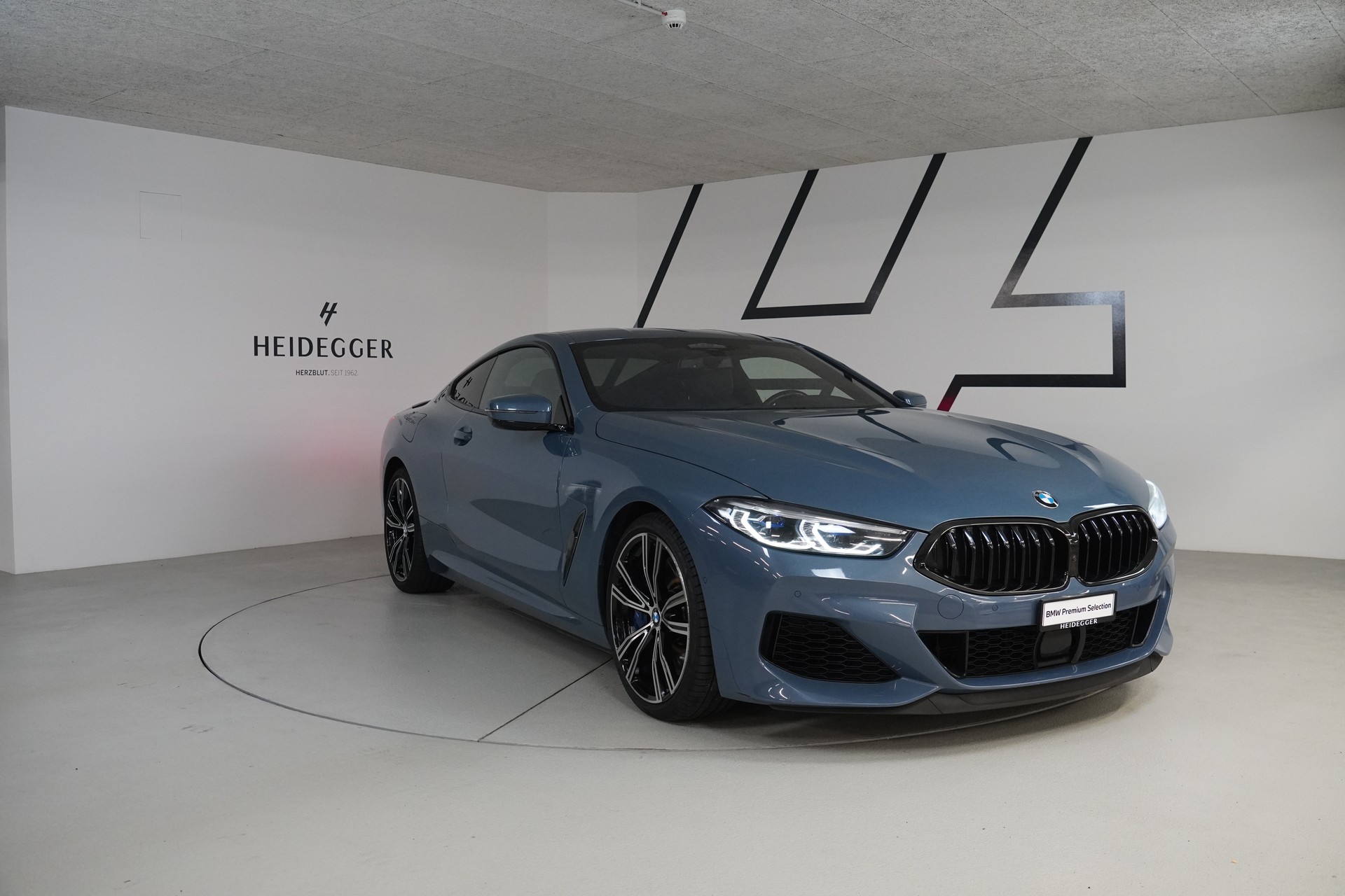 BMW M850i xDrive First Edition Steptronic-showroom-element-2