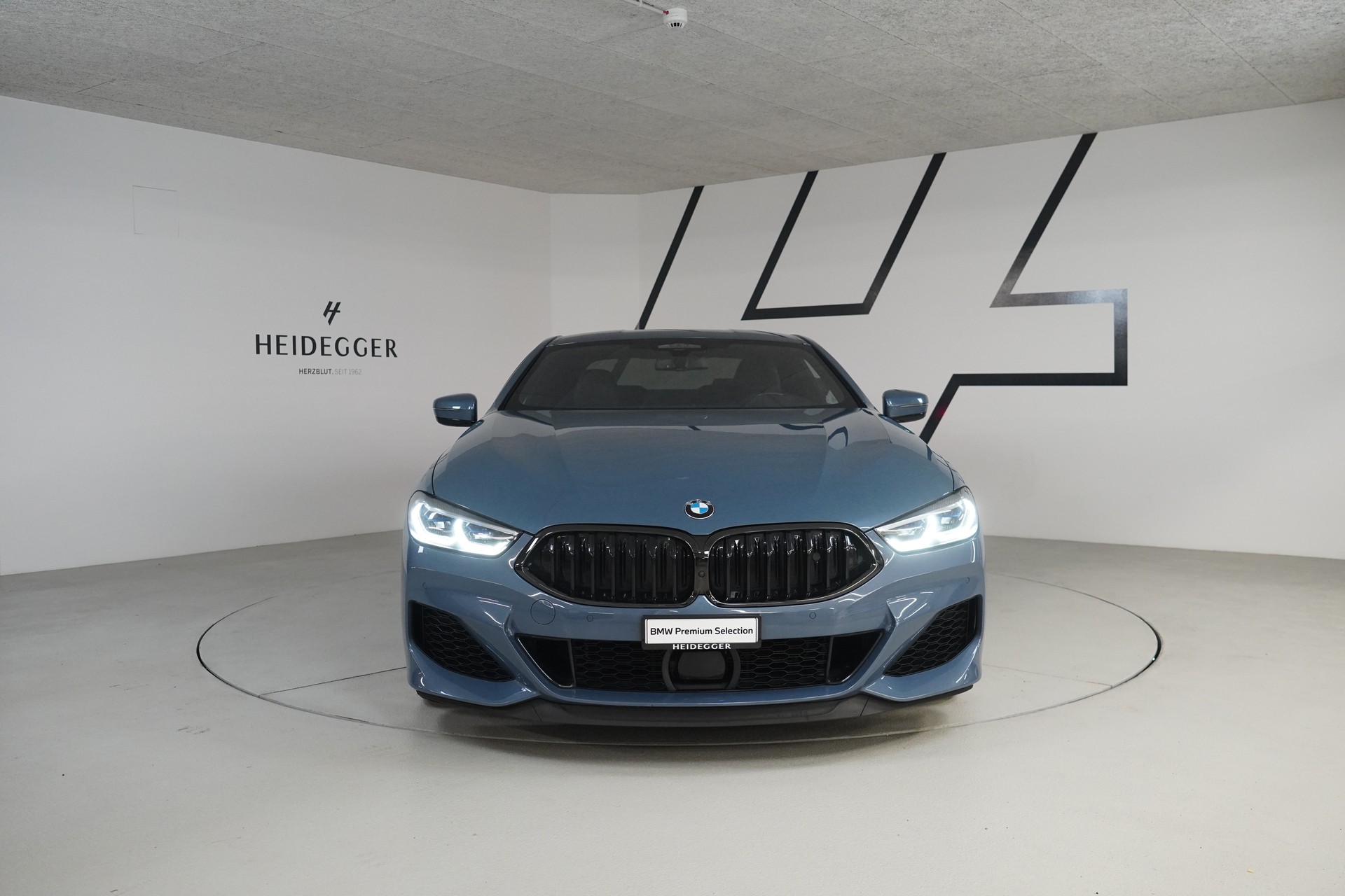 BMW M850i xDrive First Edition Steptronic-showroom-element-1