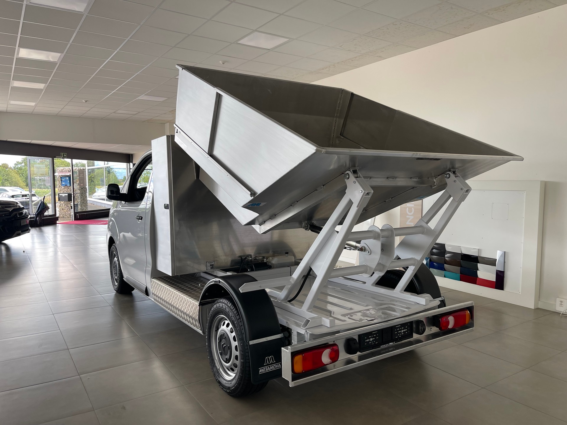 CITROEN Jumpy M Swiss Ed. 50kWh Benne Métanova-showroom-element-1
