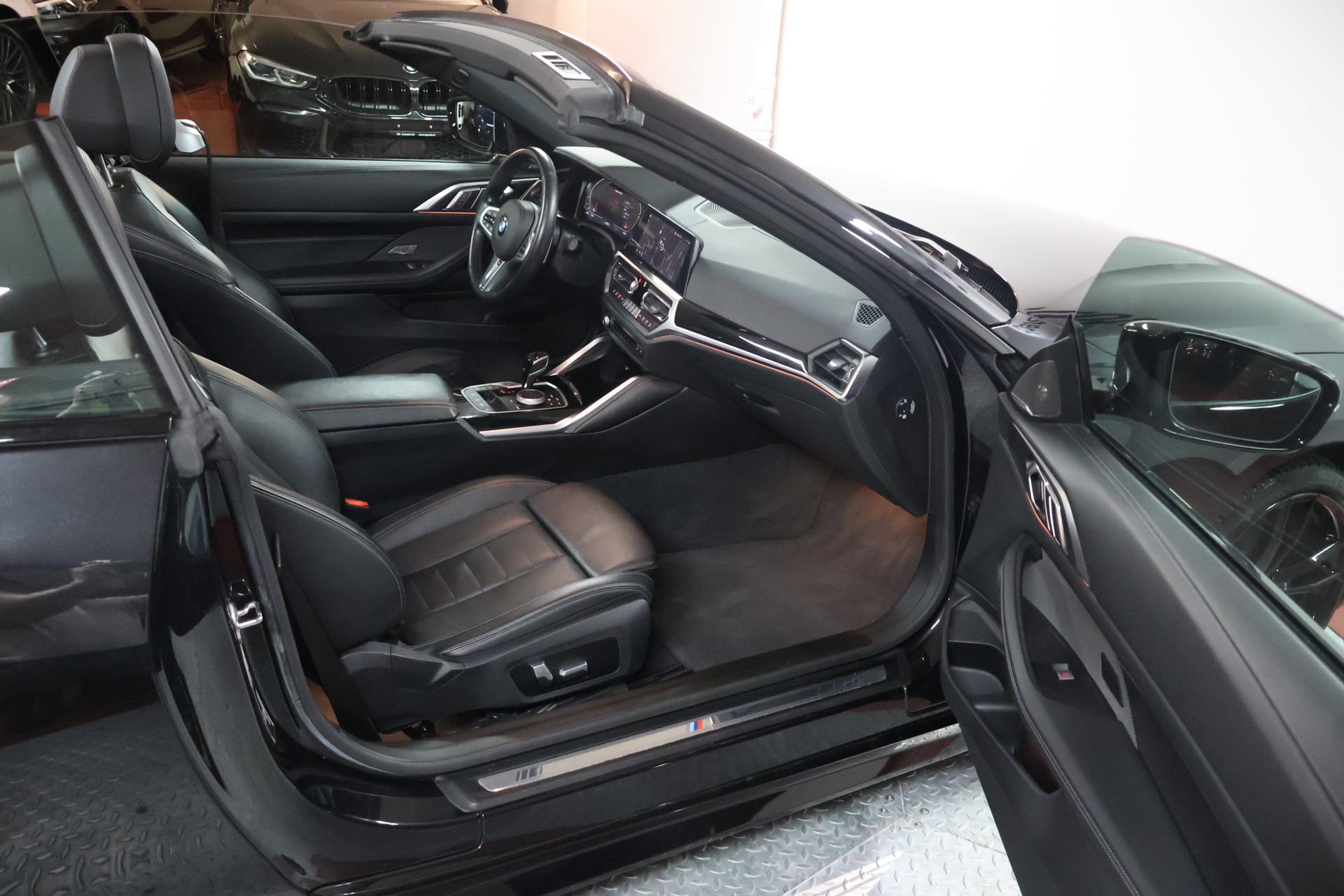 BMW M440i xDrive 48V Cabriolet Steptronic-image-14