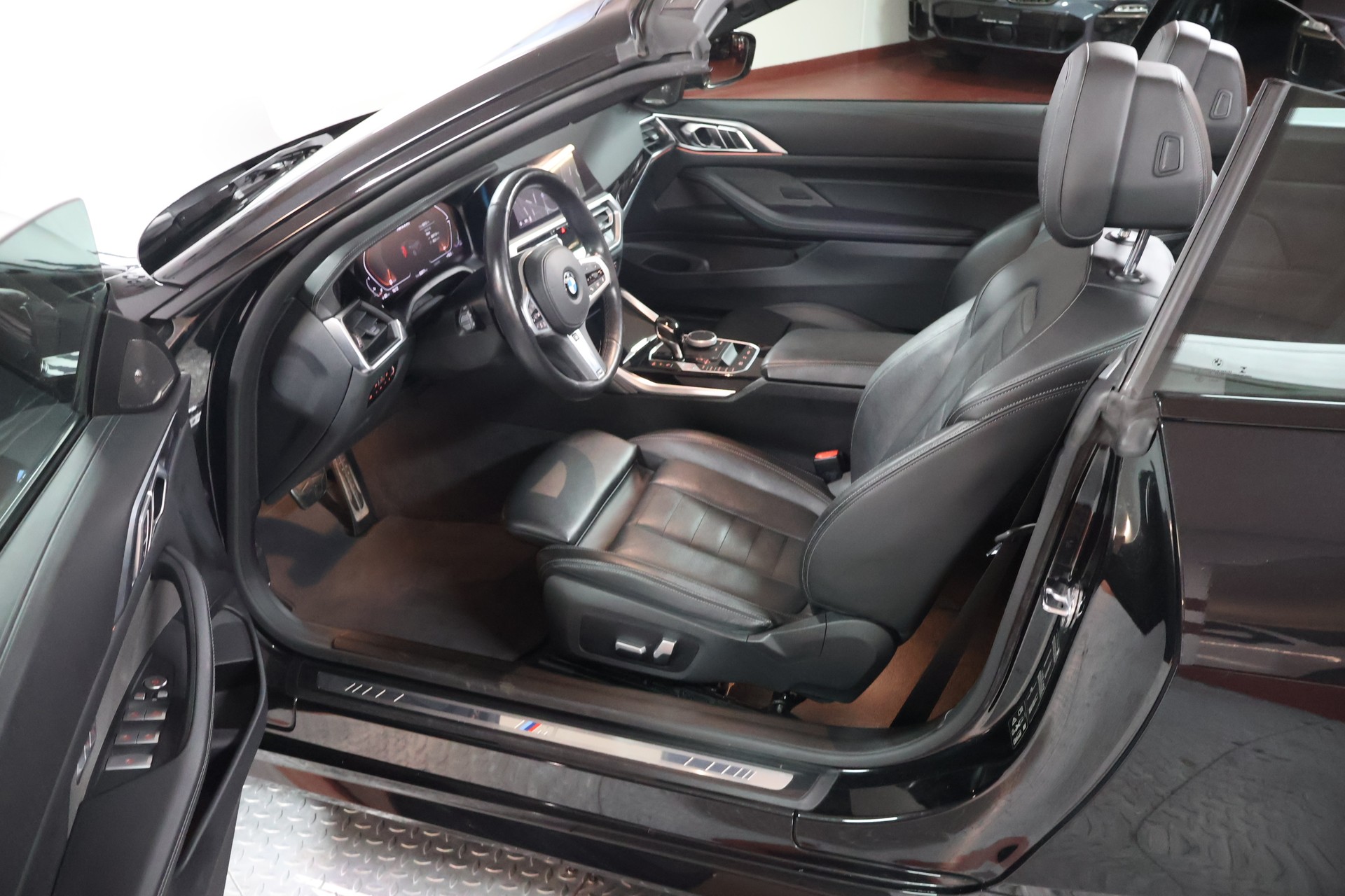 BMW M440i xDrive 48V Cabriolet Steptronic-image-8