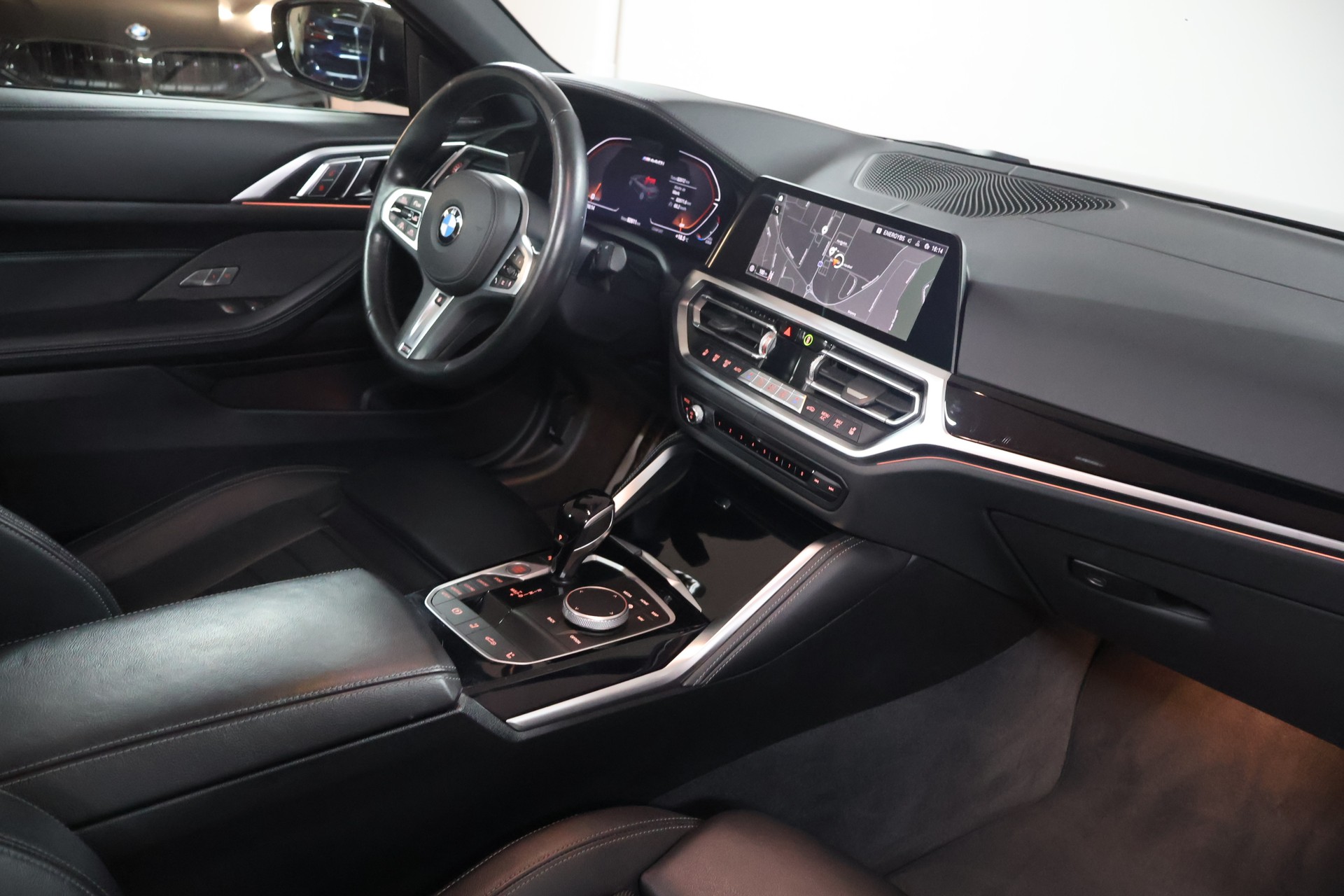 BMW M440i xDrive 48V Cabriolet Steptronic-image-13