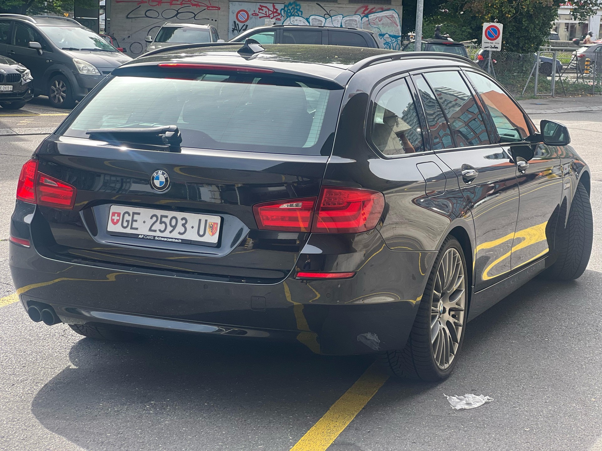 BMW 528i xDrive Touring Steptronic-showroom-element-2