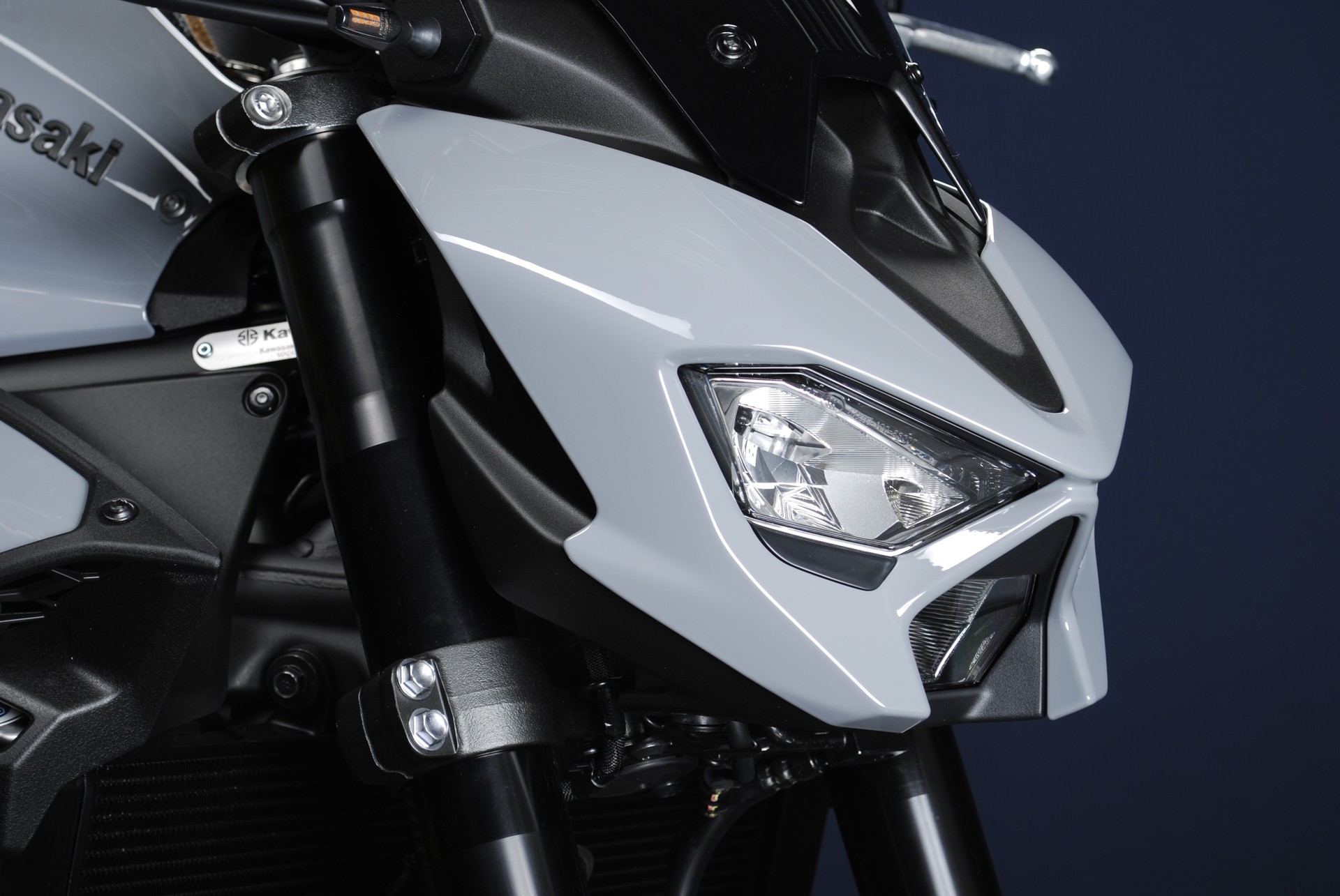 KAWASAKI Z 900 MY26 (35kW) - Sonderumbau grau-image-4