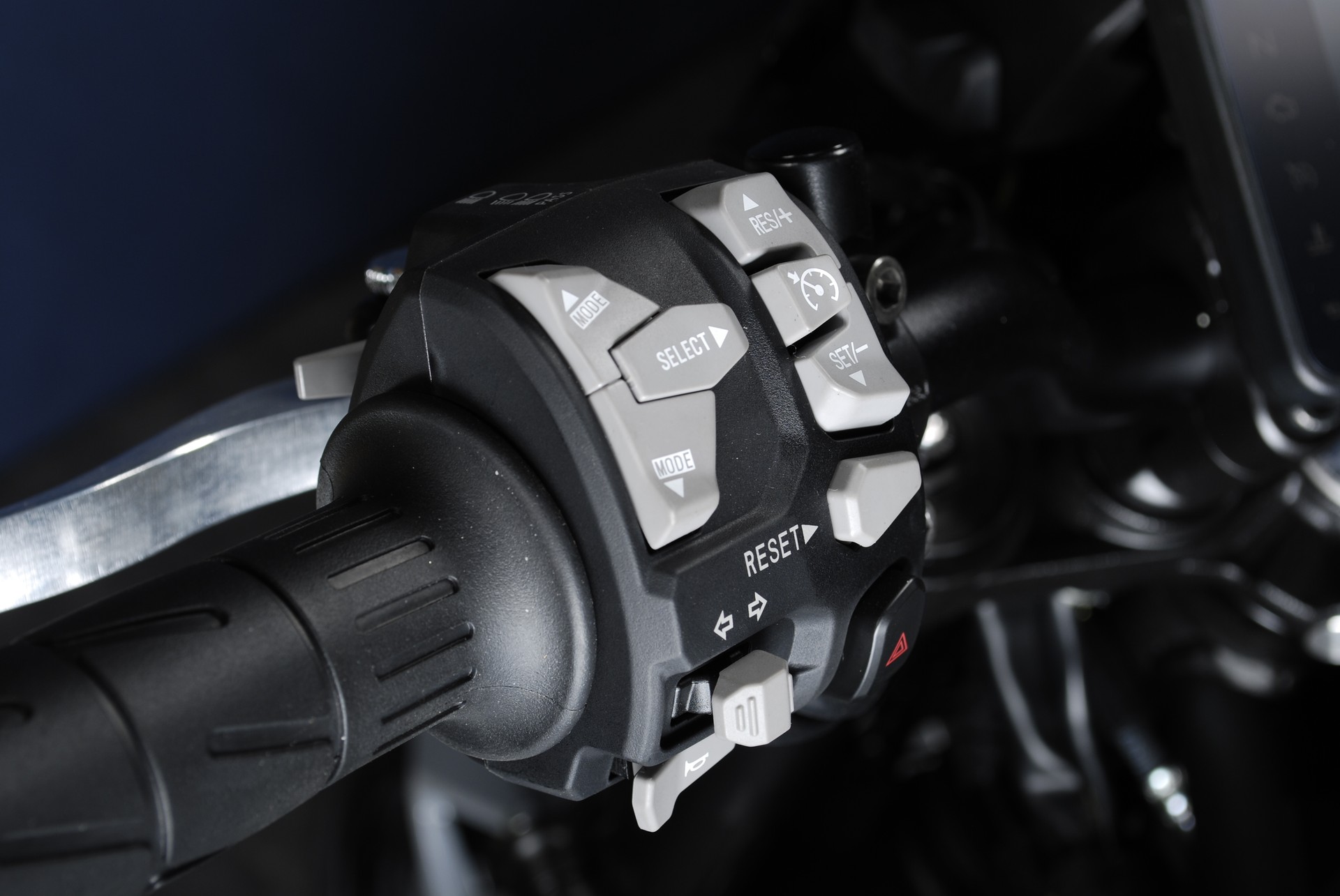 KAWASAKI Z 900 MY26 (35kW) - Sonderumbau grau-image-12