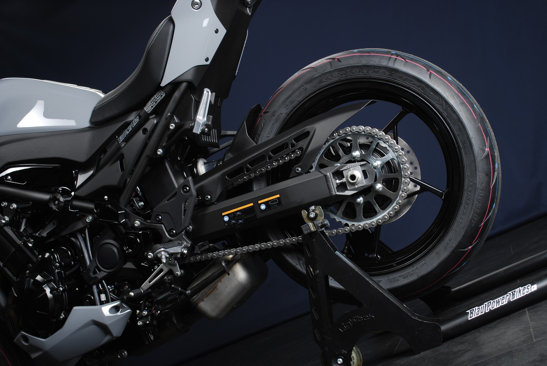 KAWASAKI Z 900 MY26 (35kW) - Sonderumbau grau-image-9