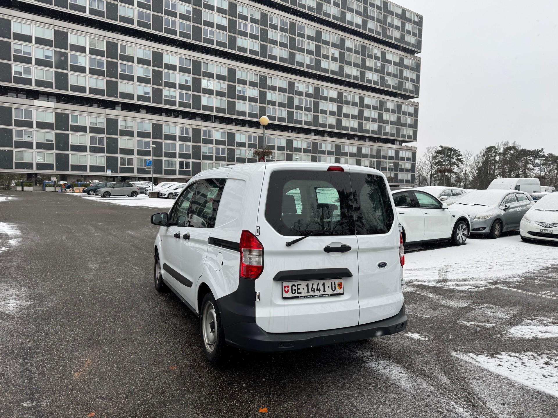 FORD Transit Courier Combi 1.0 EcoBoost Ambiente-image-9