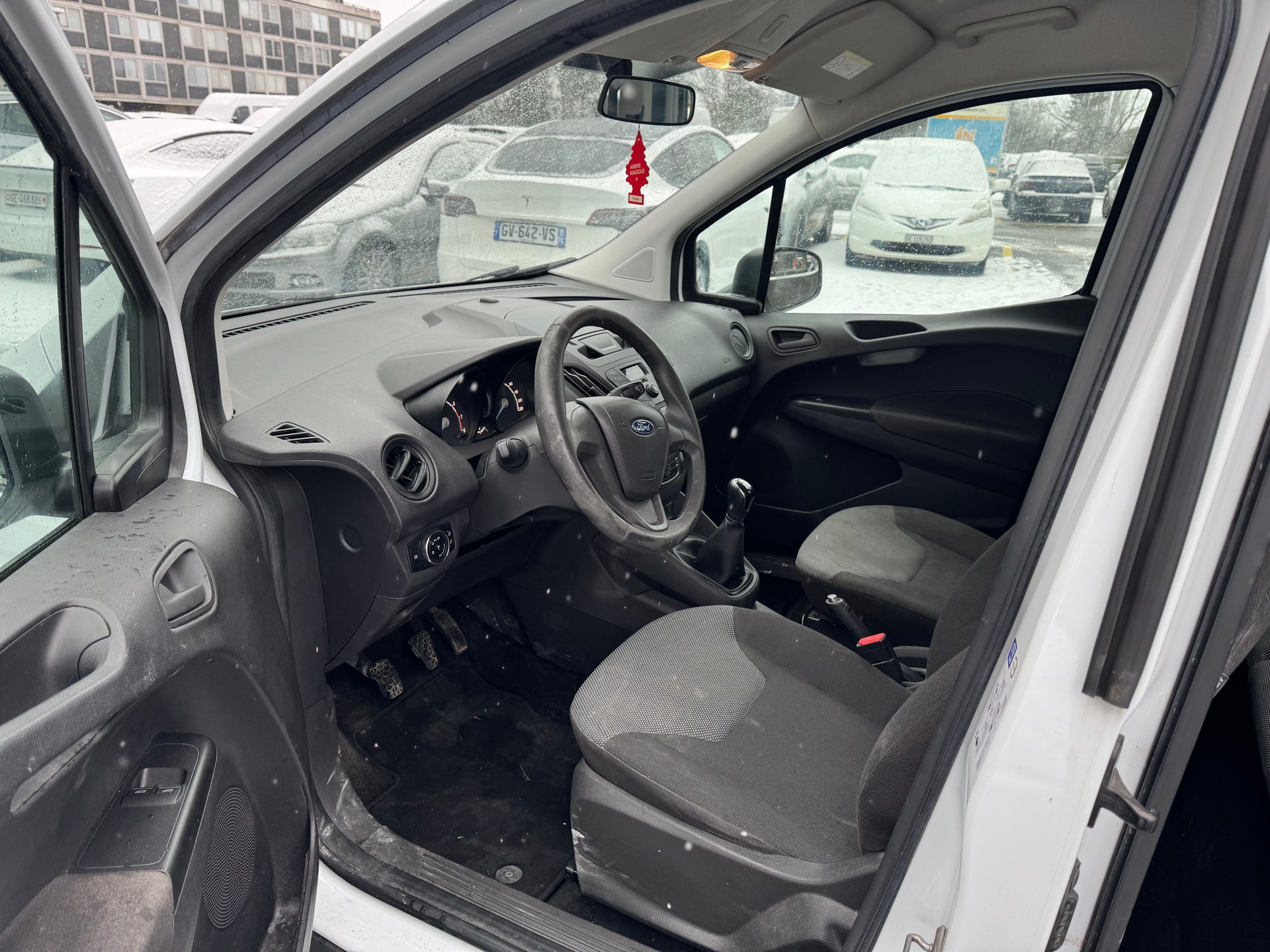 FORD Transit Courier Combi 1.0 EcoBoost Ambiente-image-11