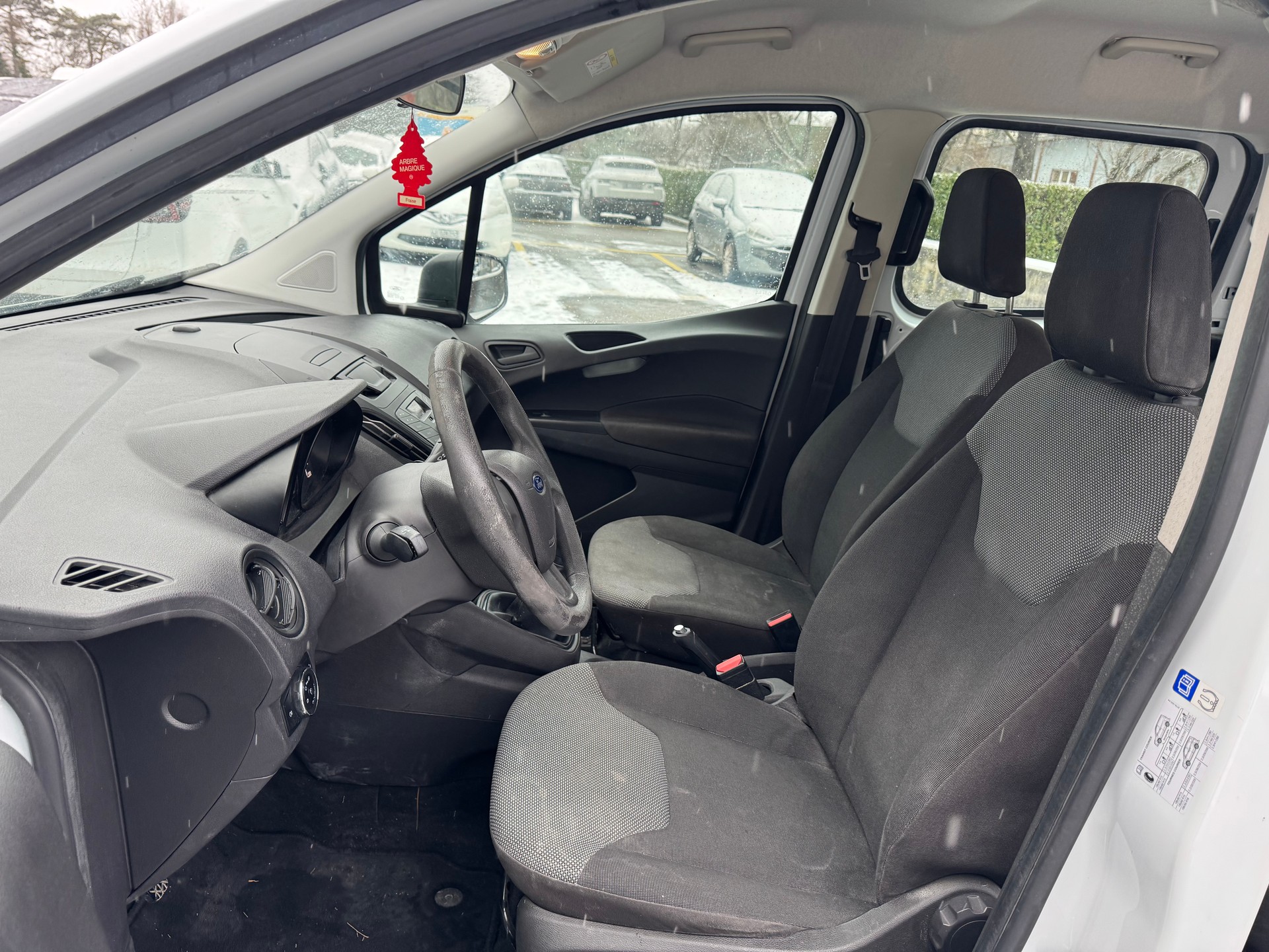 FORD Transit Courier Combi 1.0 EcoBoost Ambiente-image-12