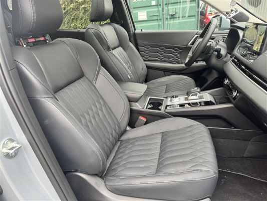 MITSUBISHI Outlander 2.4 PHEV Instyle 4WD Automatic-image-8