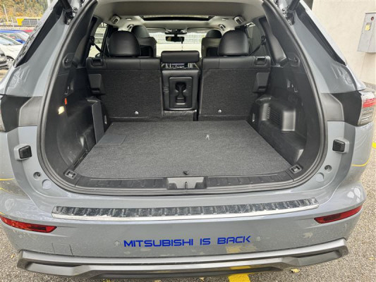 MITSUBISHI Outlander 2.4 PHEV Instyle 4WD Automatic-image-4