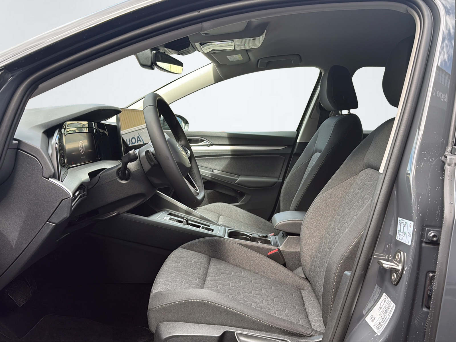 VW Golf VIII Variant 1.5 eTSI Life DSG-image-7