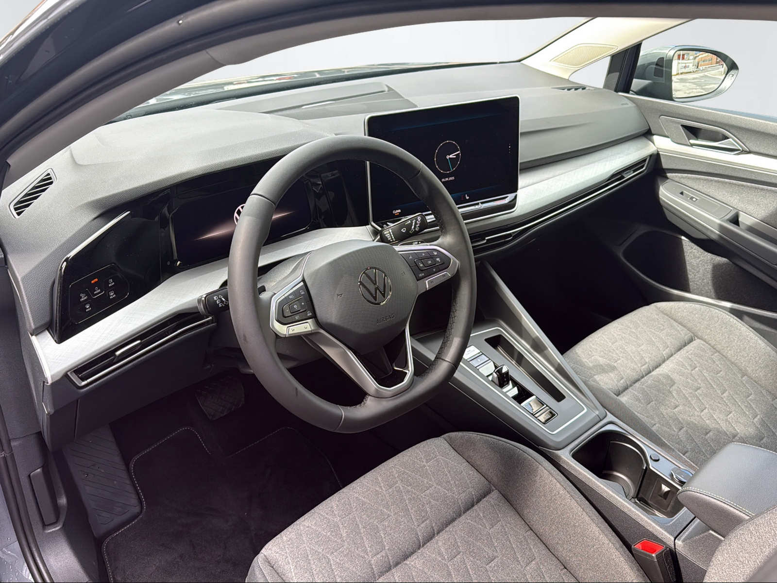VW Golf VIII Variant 1.5 eTSI Life DSG-image-10