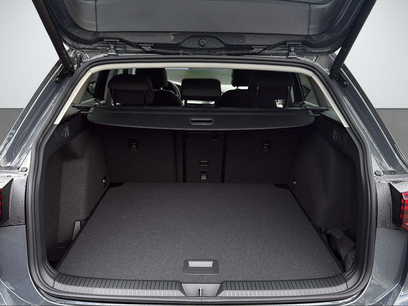 VW Golf VIII Variant 1.5 eTSI Life DSG-image-6