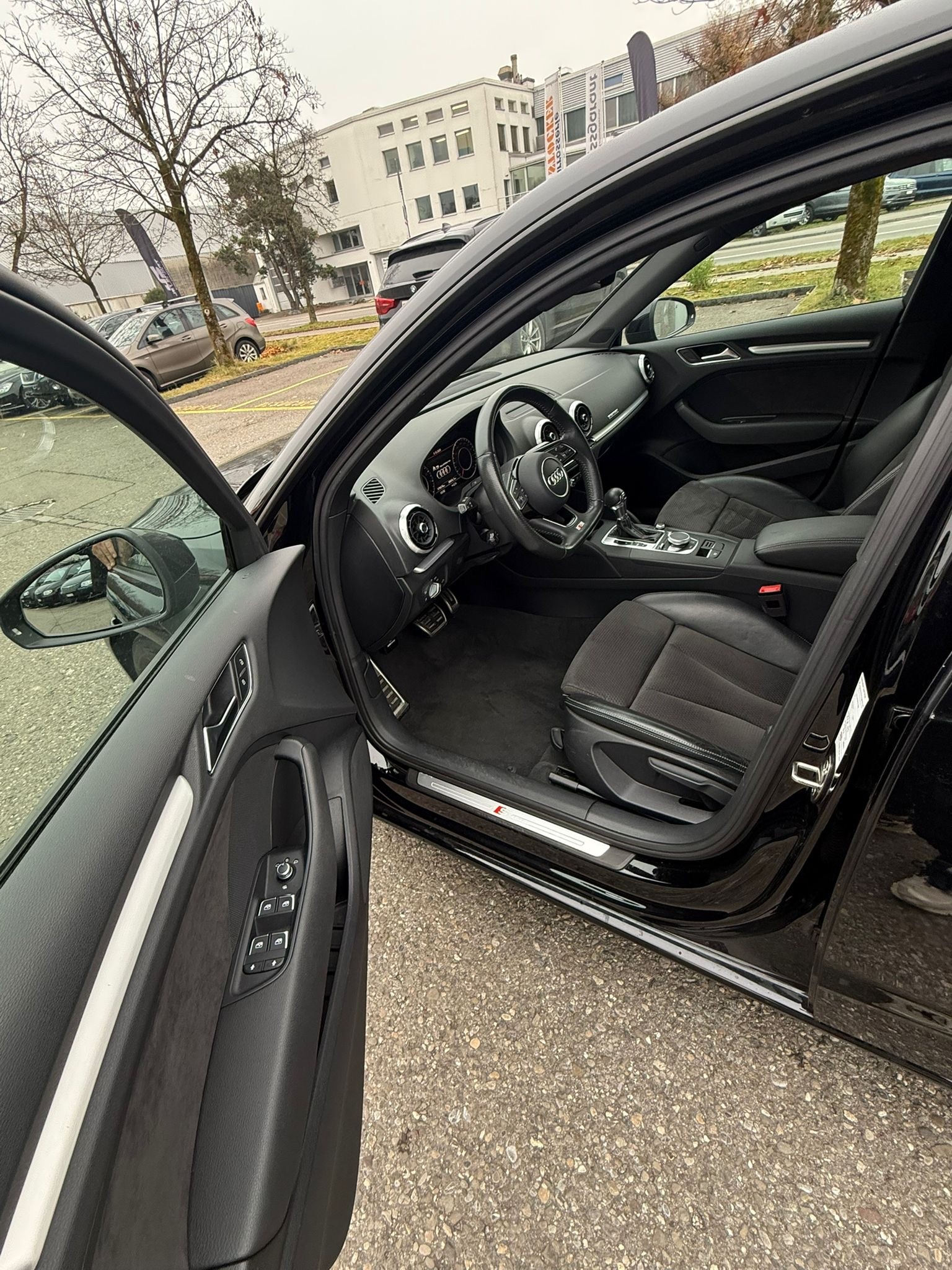AUDI A3 Sportback 2.0 TFSI Sport quattro S-tronic-image-10