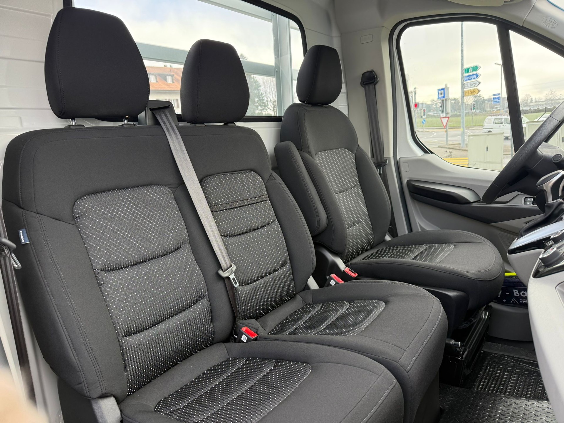 MAXUS eDeliver 9 L4 65kWh-showroom-element-3