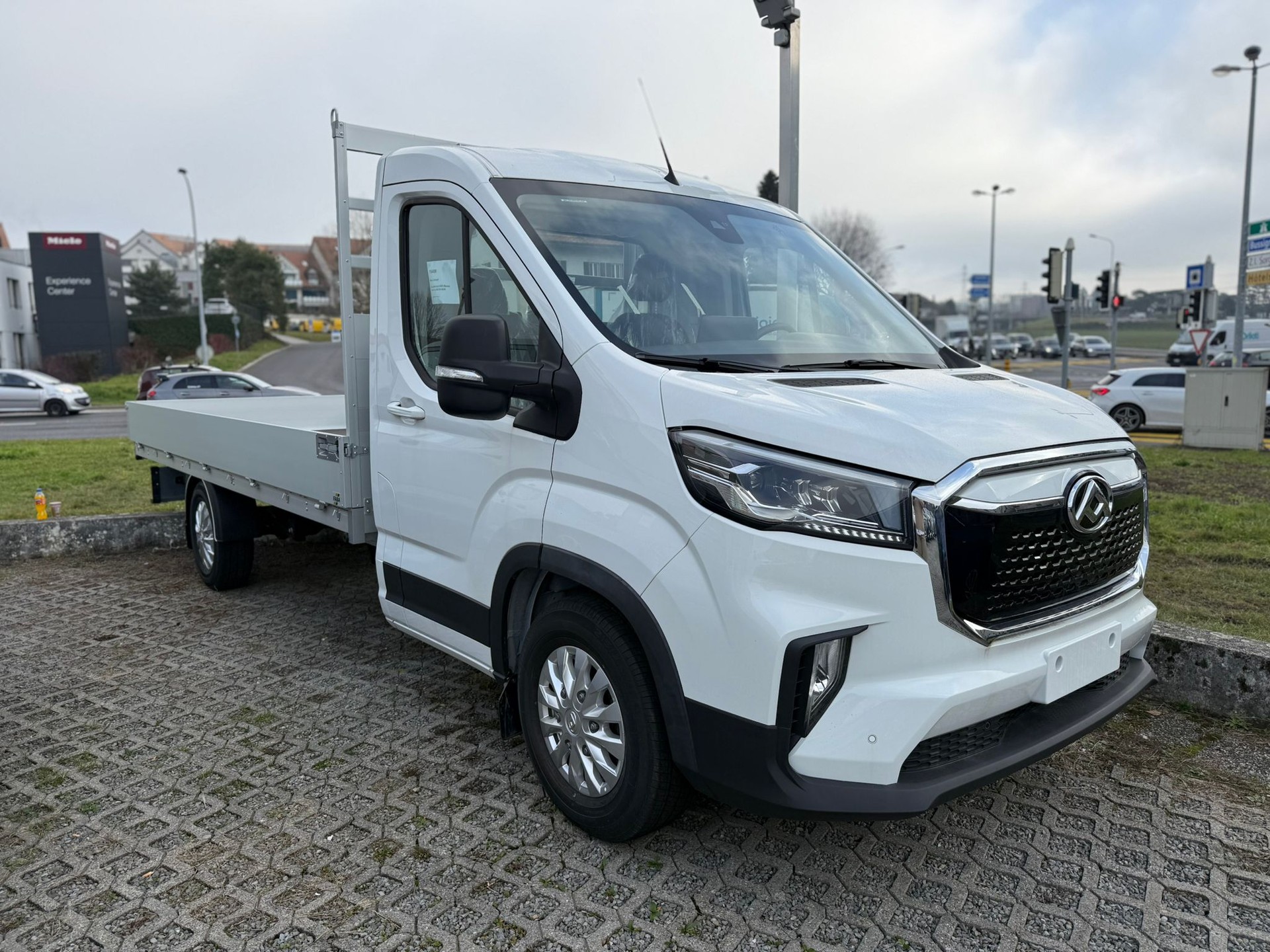 MAXUS eDeliver 9 L4 65kWh-showroom-element-2