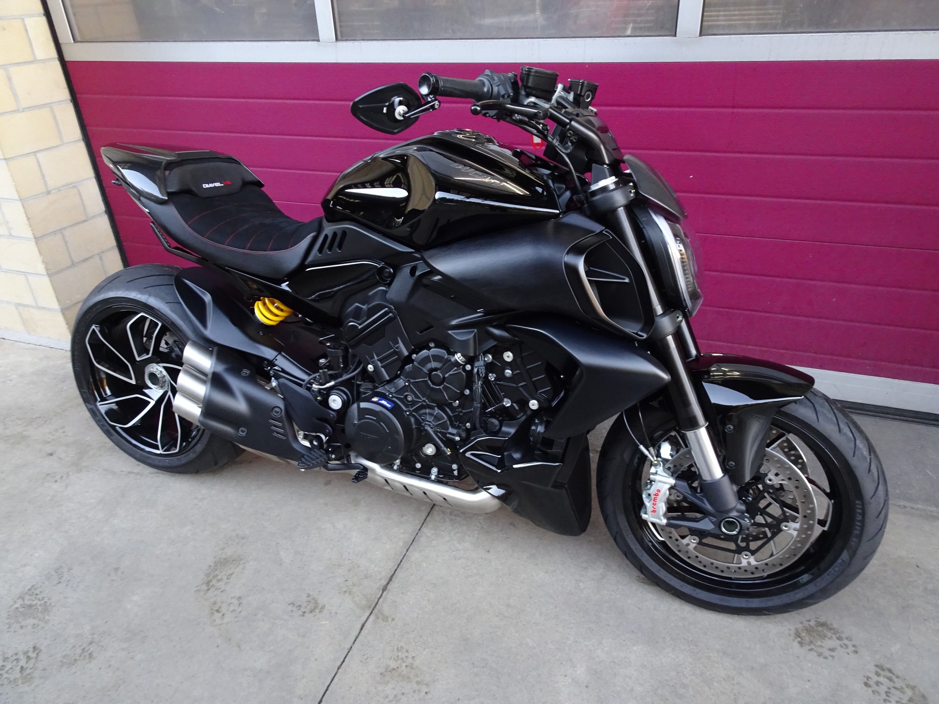 DUCATI Diavel V4-image-2