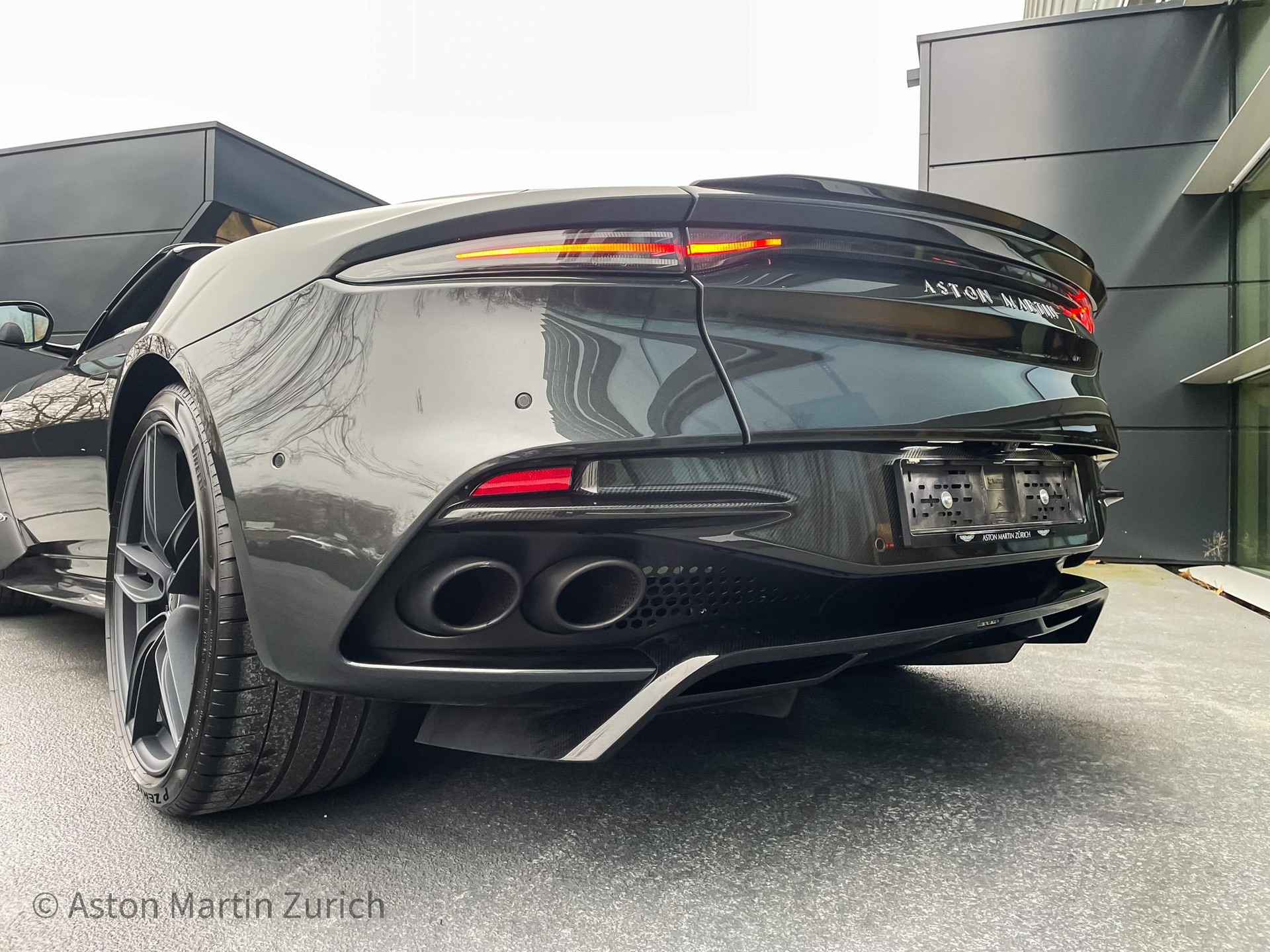 ASTON MARTIN DBS Superleggera Volante 5.2 V12 Bi-Turbo-image-16