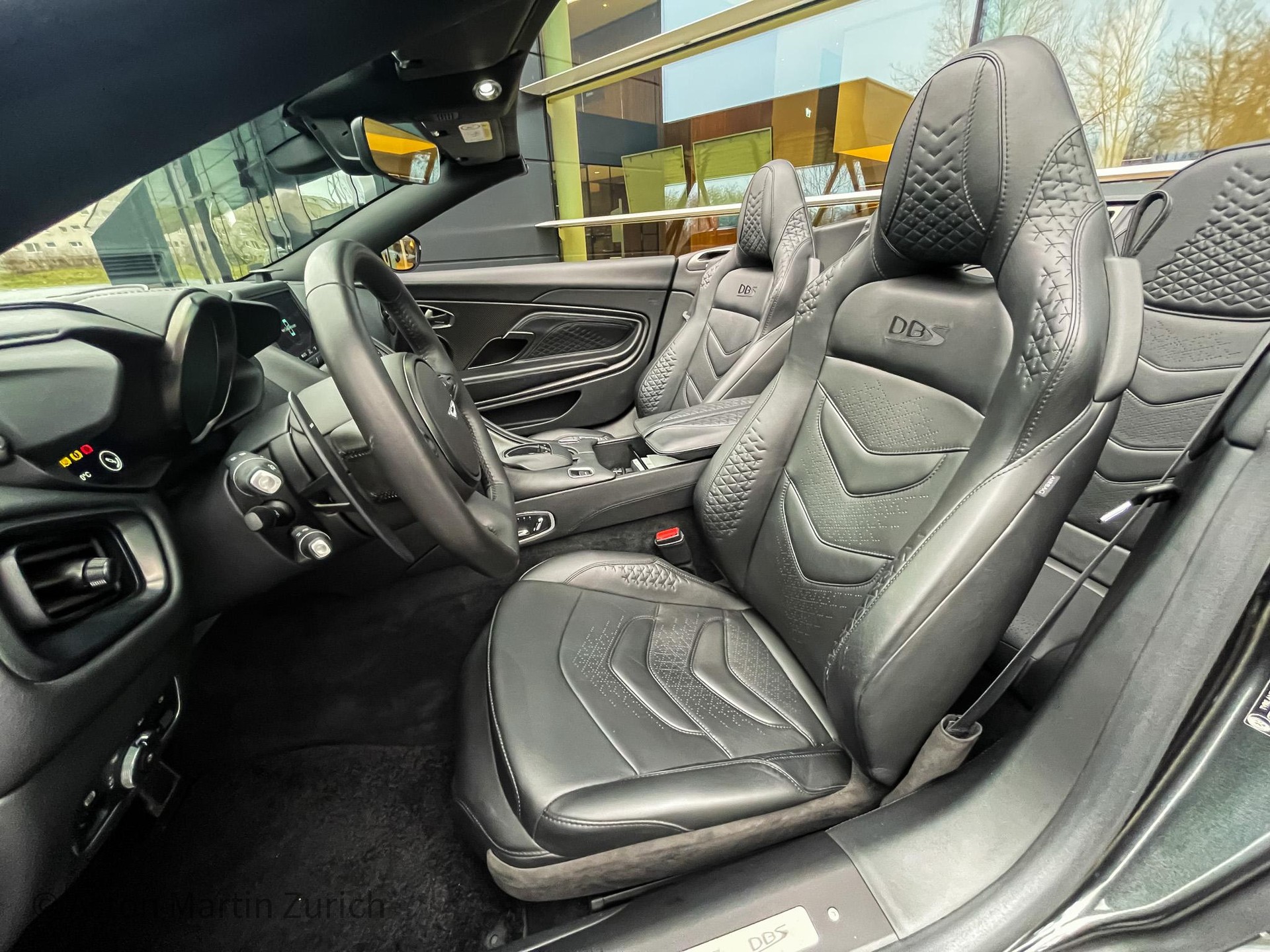 ASTON MARTIN DBS Superleggera Volante 5.2 V12 Bi-Turbo-image-5