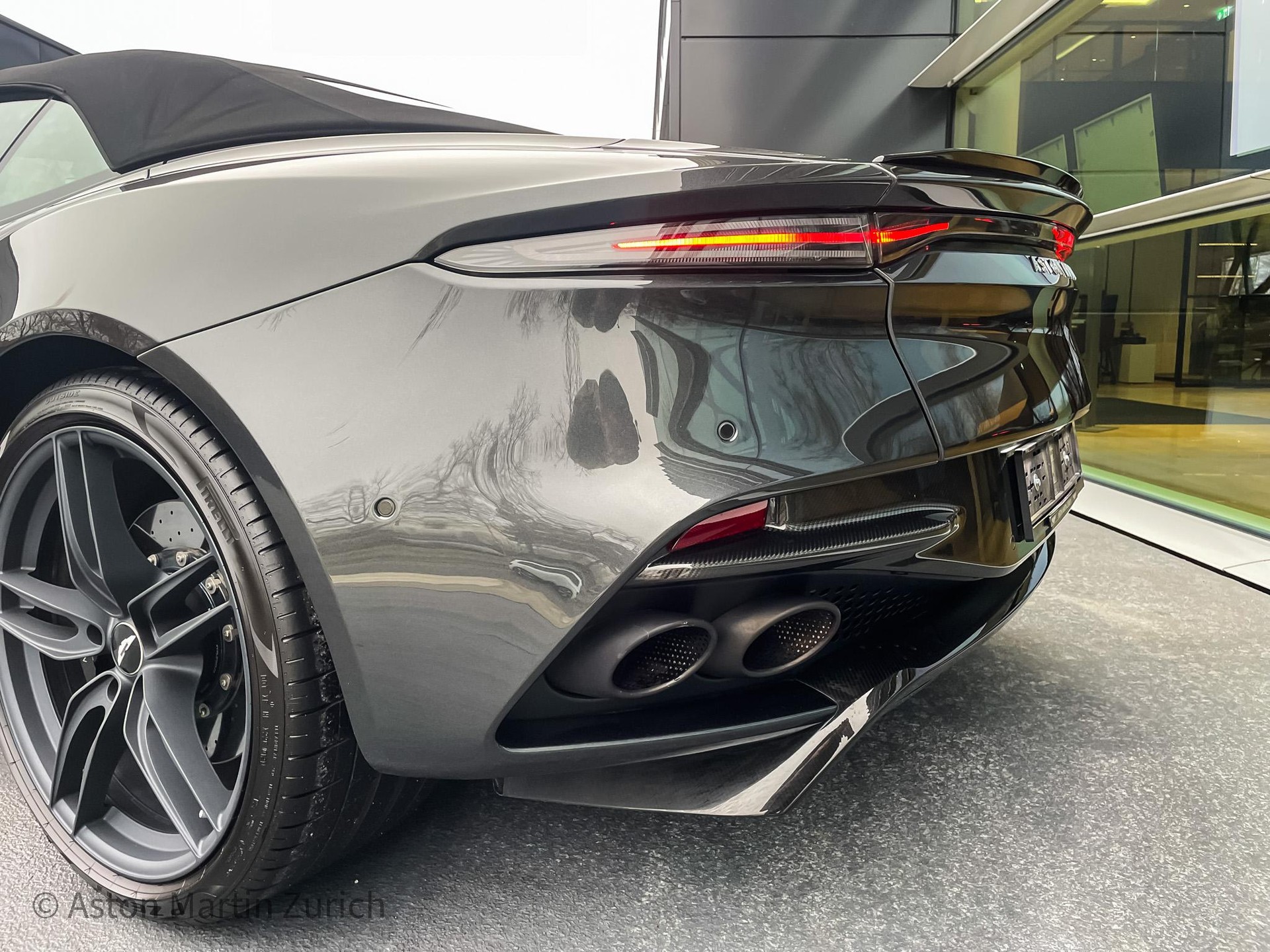 ASTON MARTIN DBS Superleggera Volante 5.2 V12 Bi-Turbo-image-17