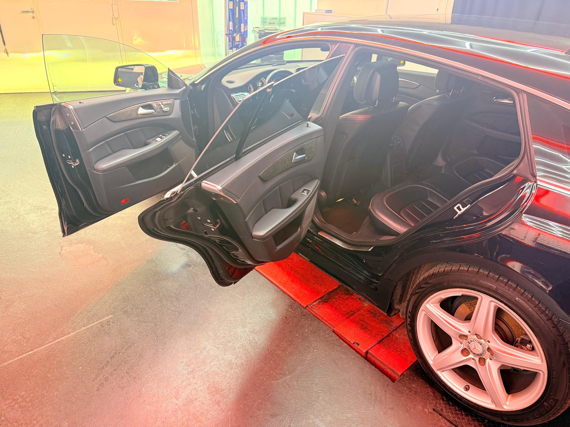 MERCEDES-BENZ CLS Shooting Brake 350 BlueTEC 4Matic 7G-Tronic-image-8