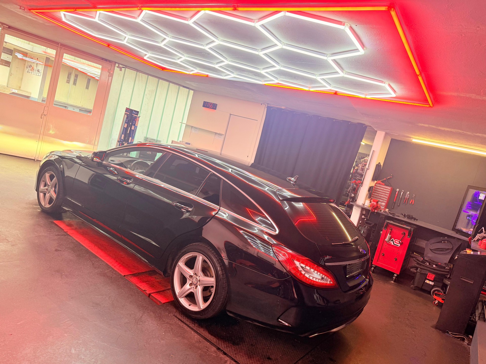 MERCEDES-BENZ CLS Shooting Brake 350 BlueTEC 4Matic 7G-Tronic-image-2
