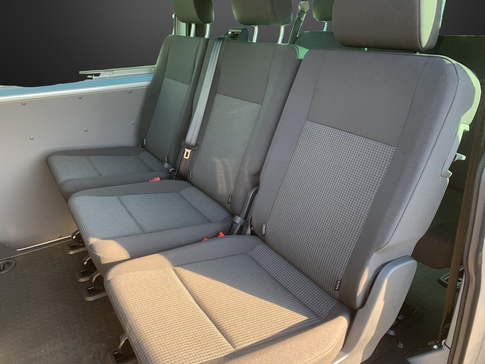 VW Transporter Kombi Langer Radstand 2.0 TDI 4Motion DSG-image-7