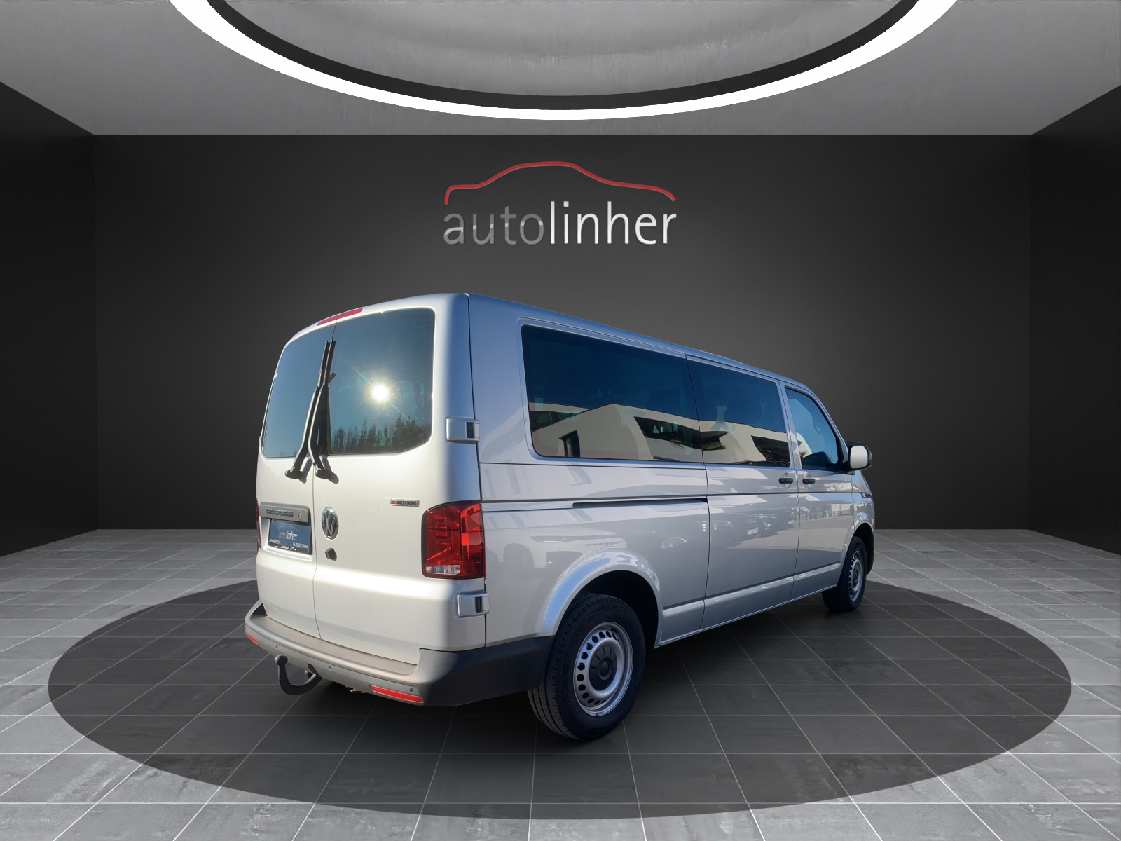 VW Transporter Kombi Langer Radstand 2.0 TDI 4Motion DSG-image-4
