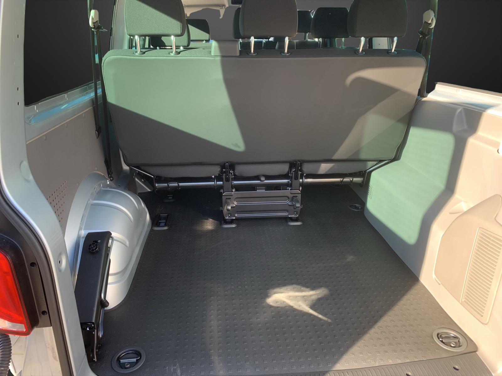 VW Transporter Kombi Langer Radstand 2.0 TDI 4Motion DSG-image-11