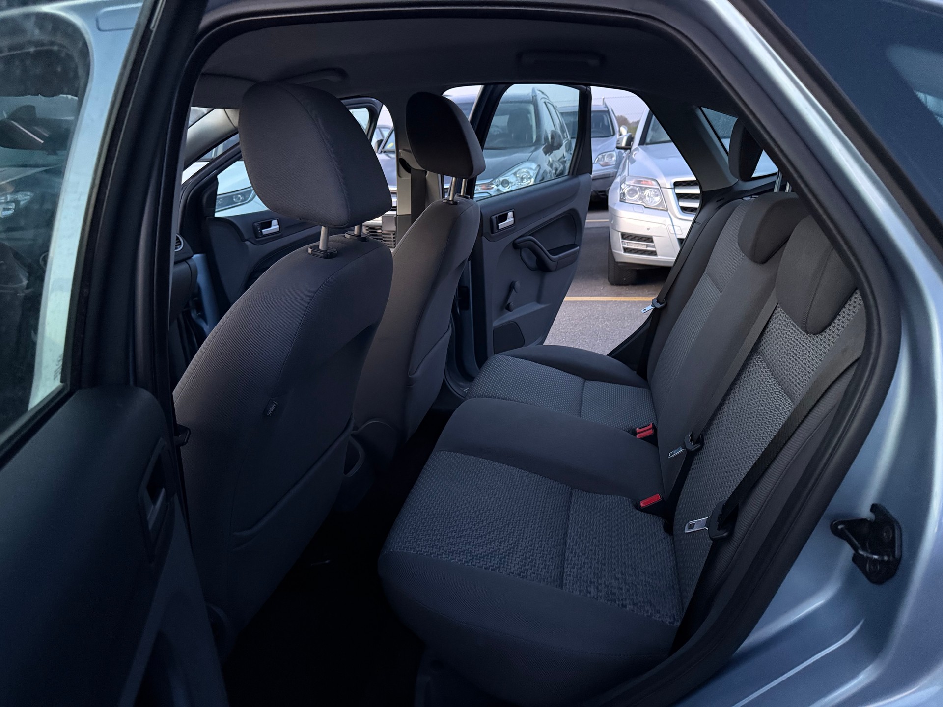 FORD Focus 1.6i Ghia Automatic-image-8
