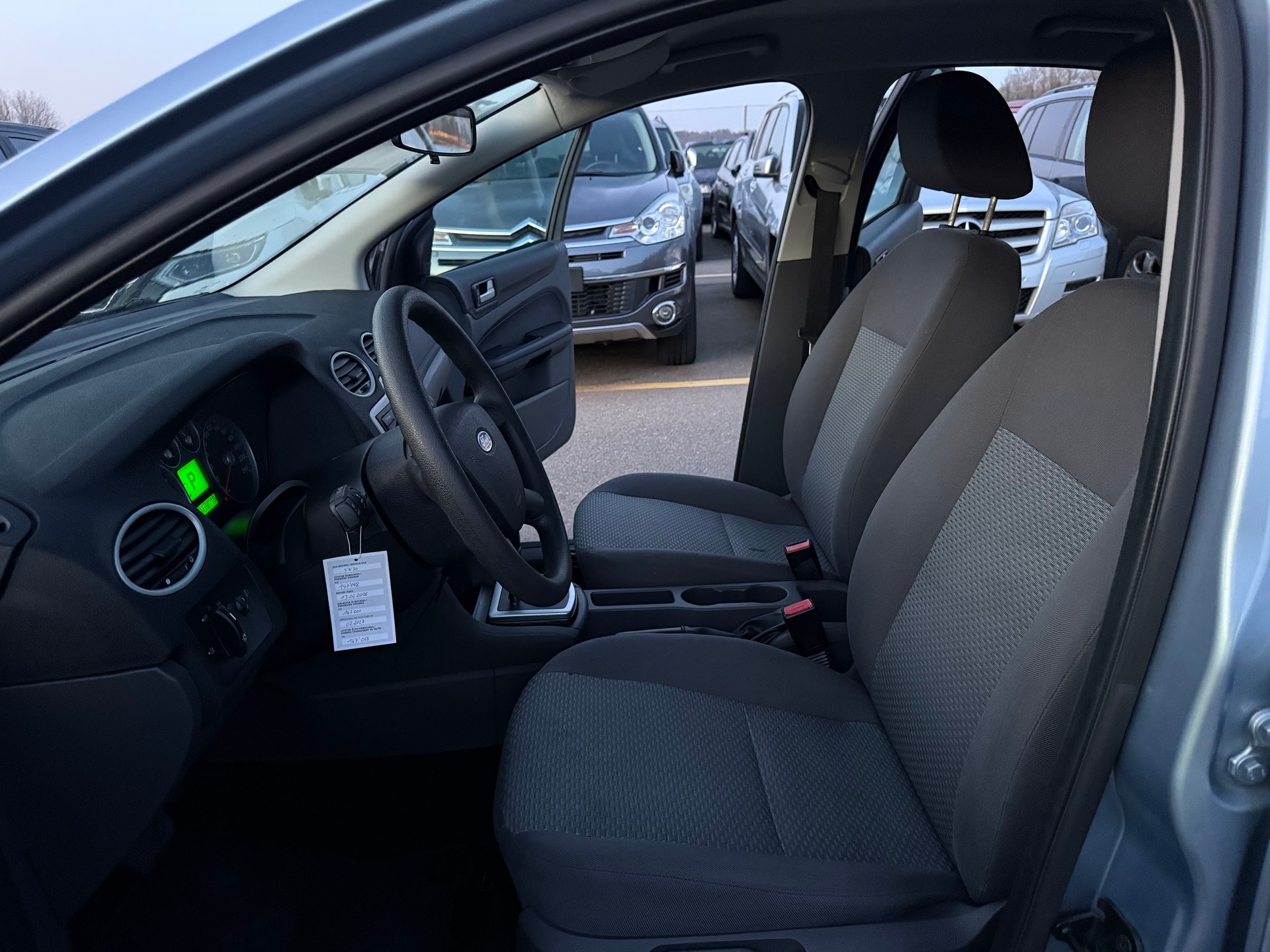 FORD Focus 1.6i Ghia Automatic-image-9