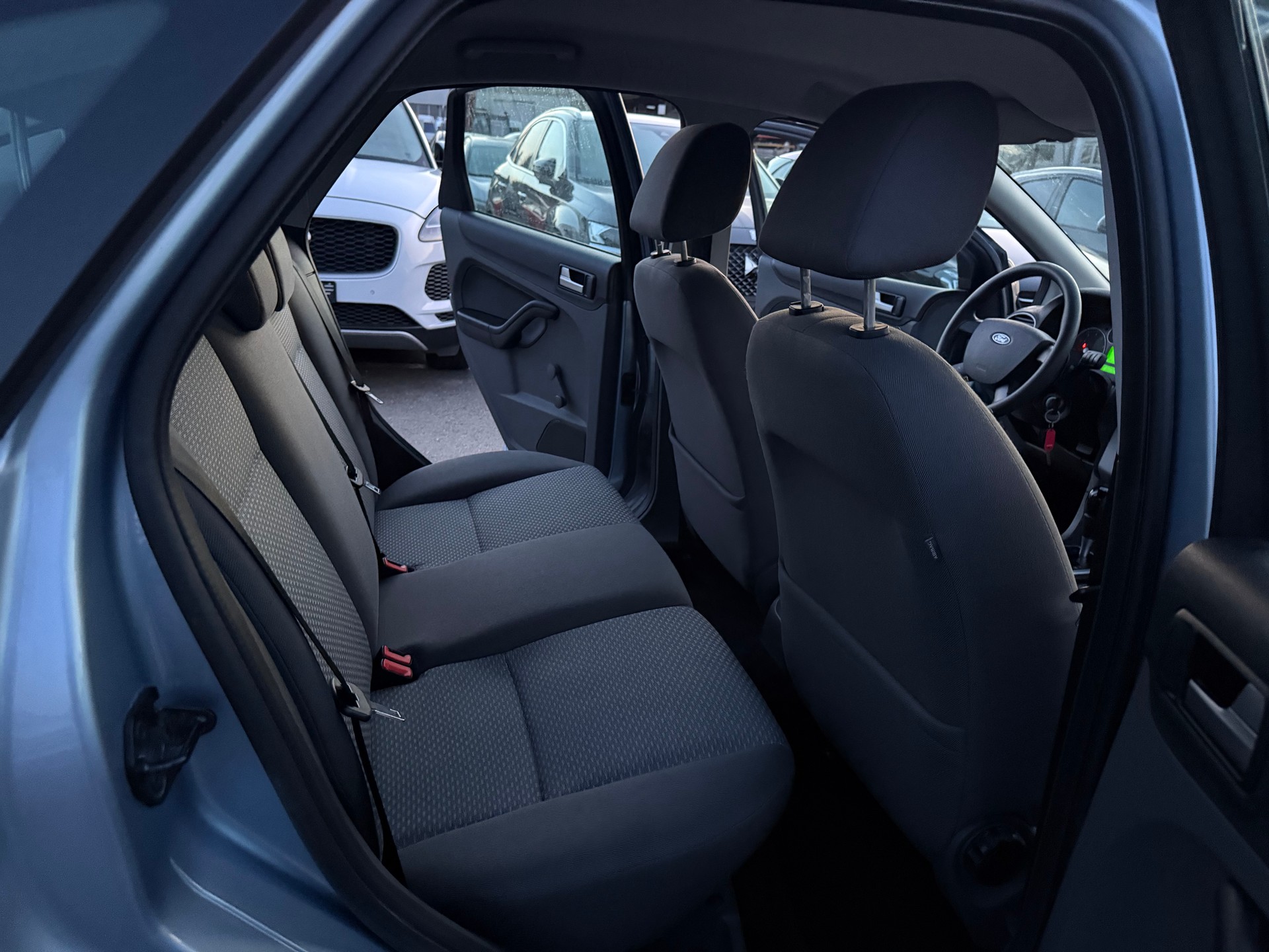 FORD Focus 1.6i Ghia Automatic-image-13