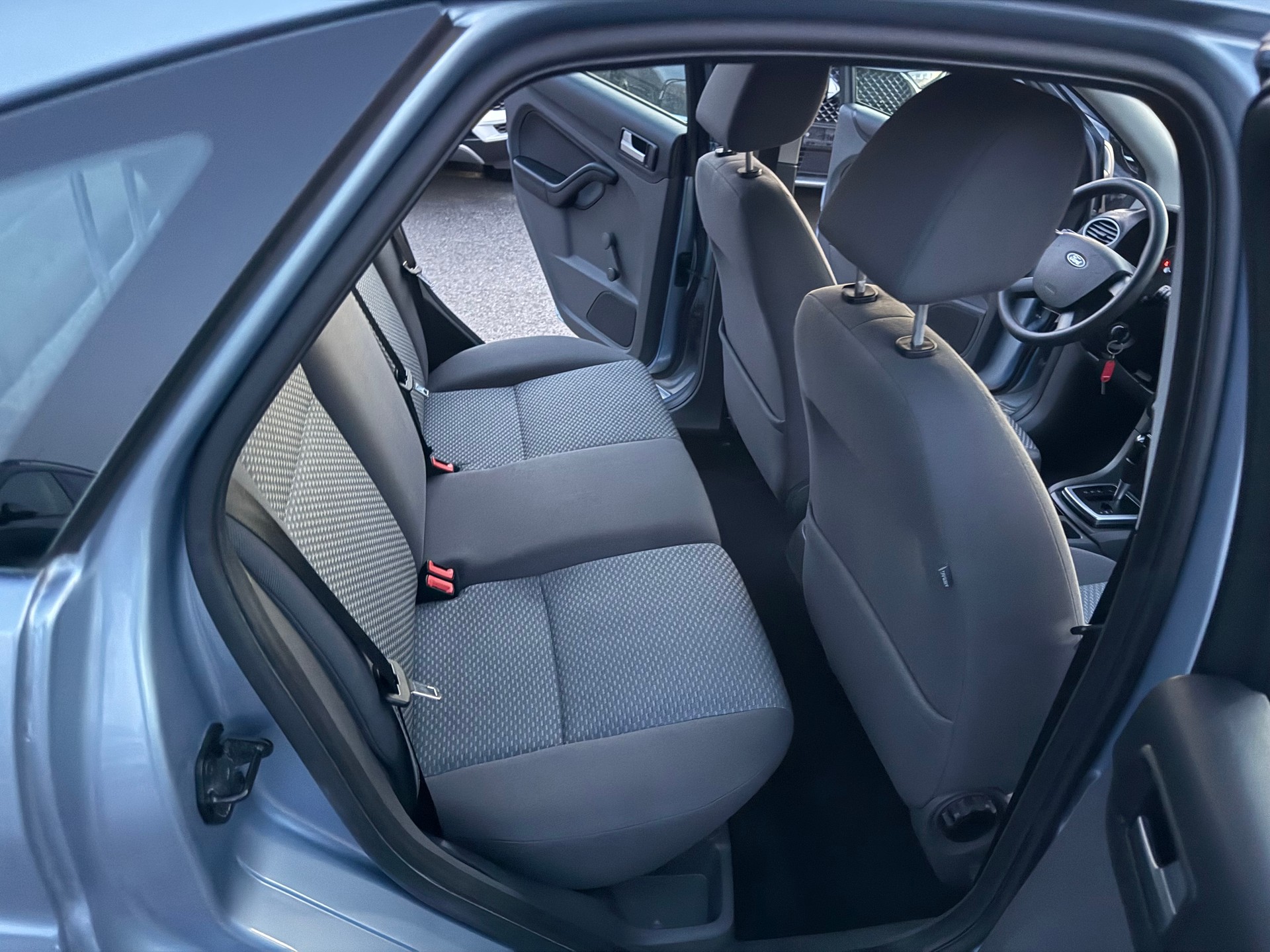 FORD Focus 1.6i Ghia Automatic-image-7
