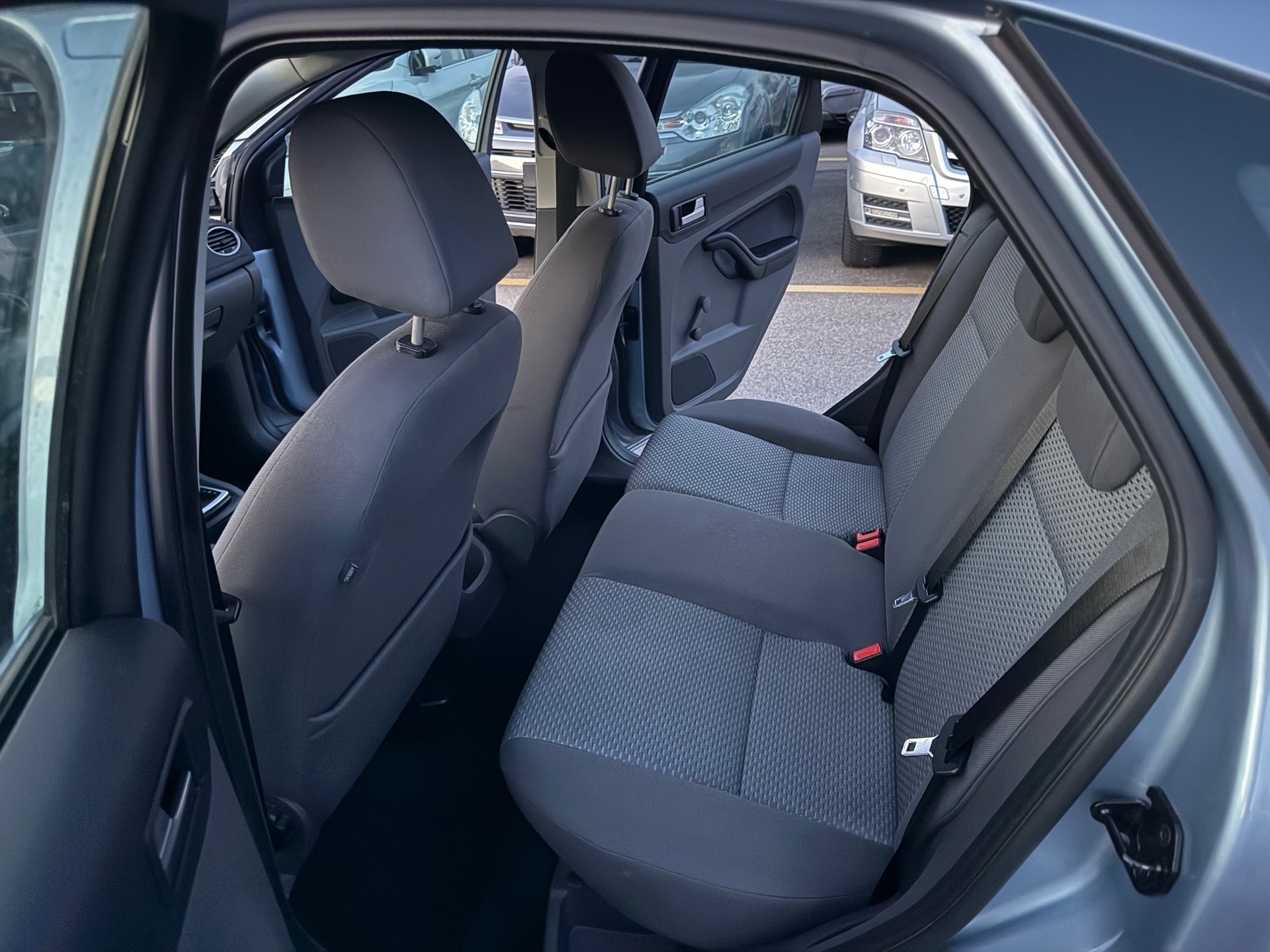 FORD Focus 1.6i Ghia Automatic-image-6