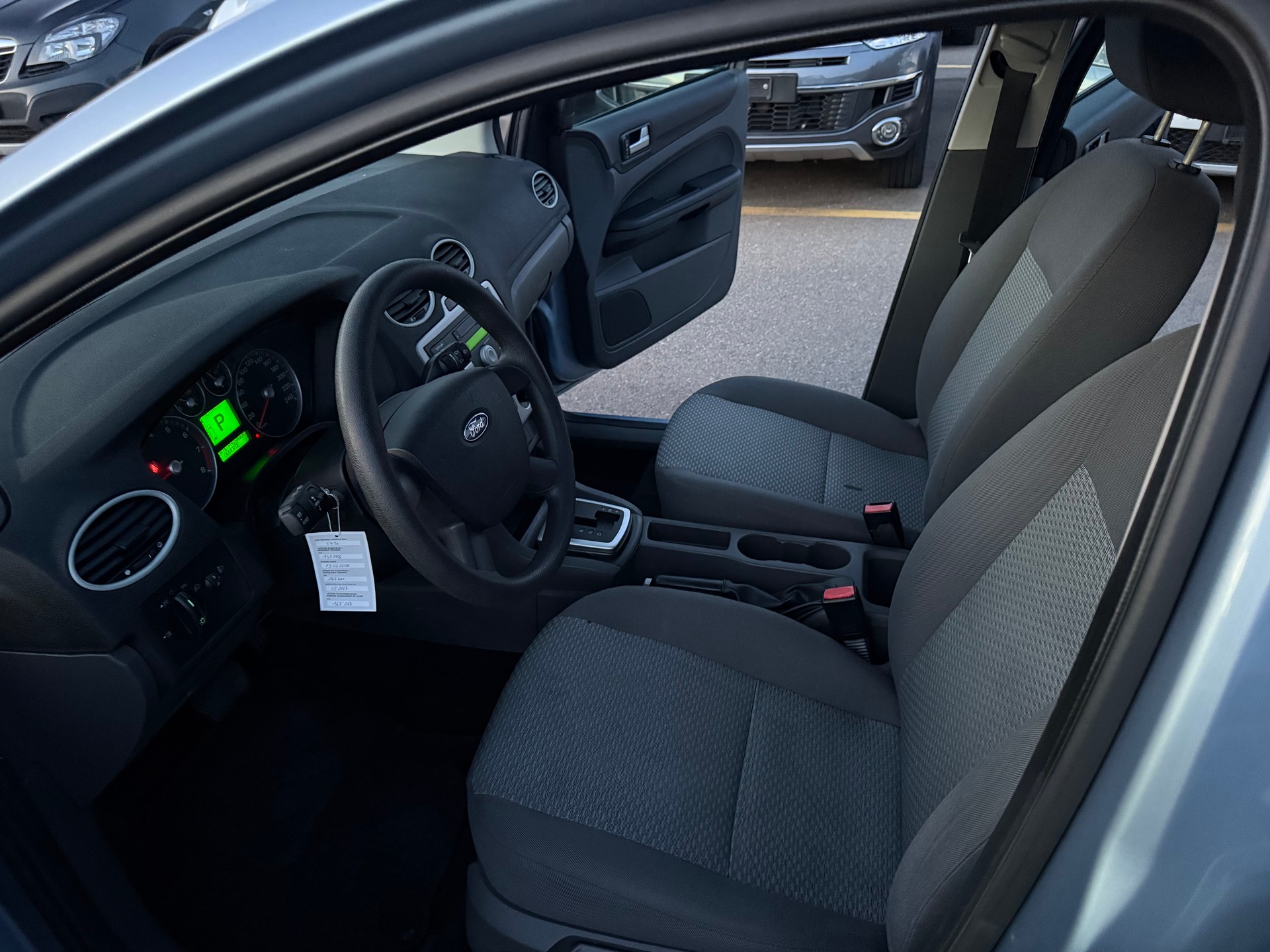 FORD Focus 1.6i Ghia Automatic-image-10