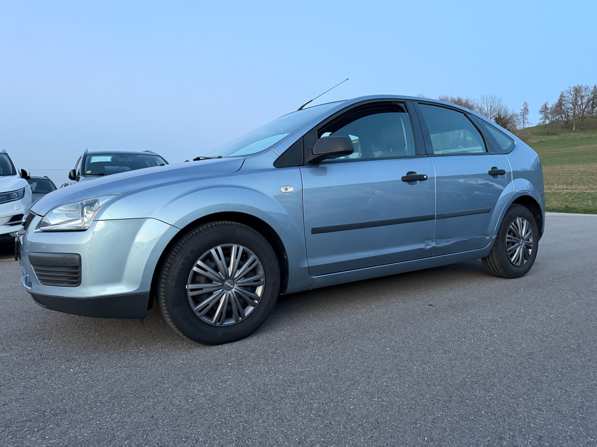 FORD Focus 1.6i Ghia Automatic-image-1