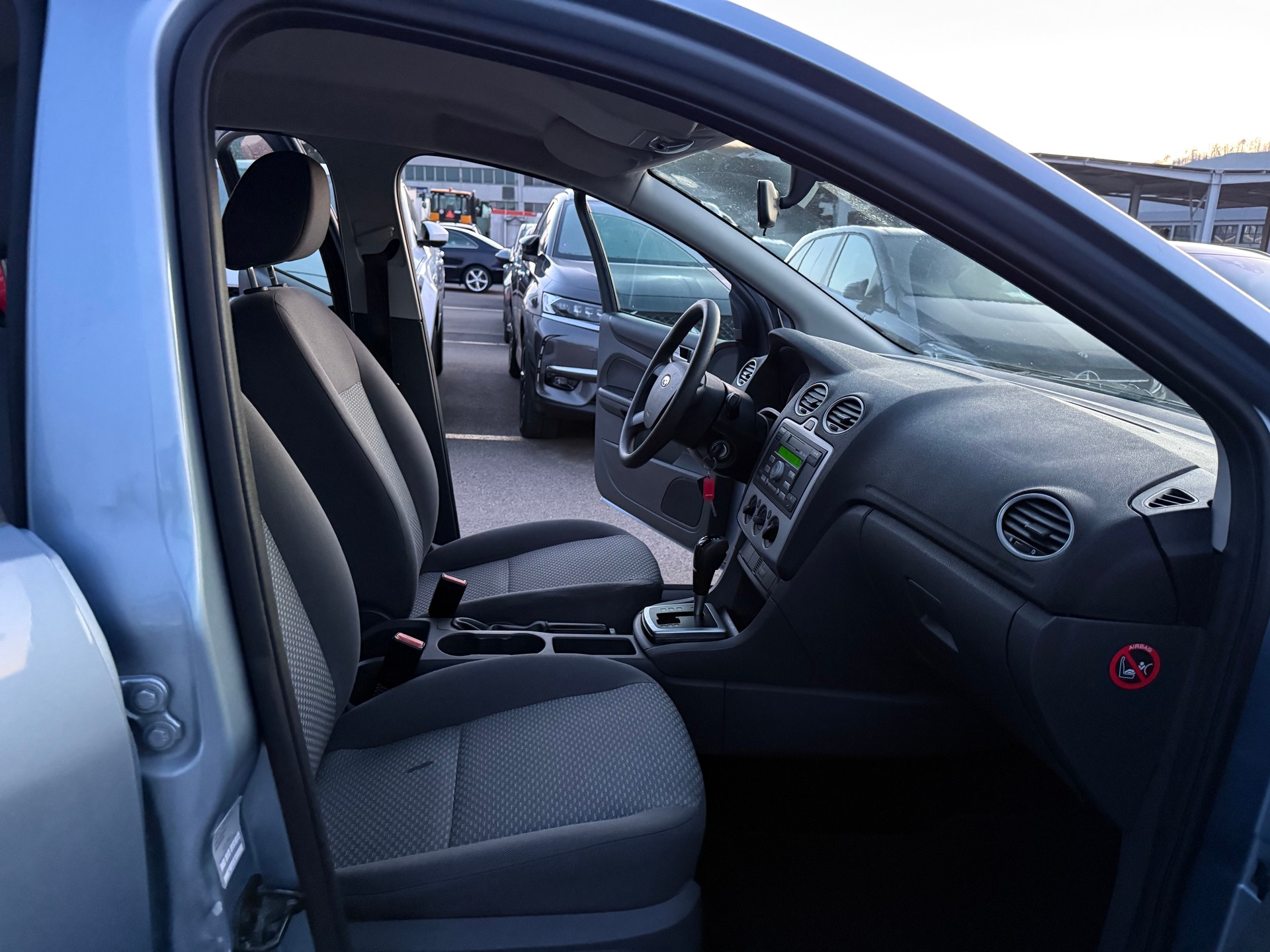 FORD Focus 1.6i Ghia Automatic-image-11