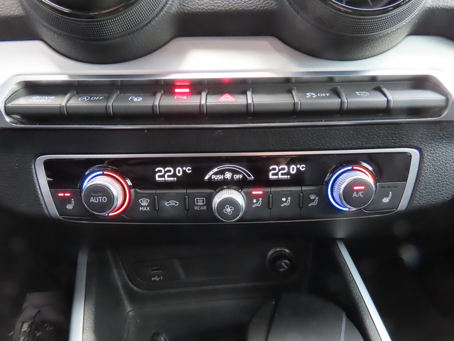 AUDI Q2 2.0 TFSI Design quattro S-Tronic-image-15