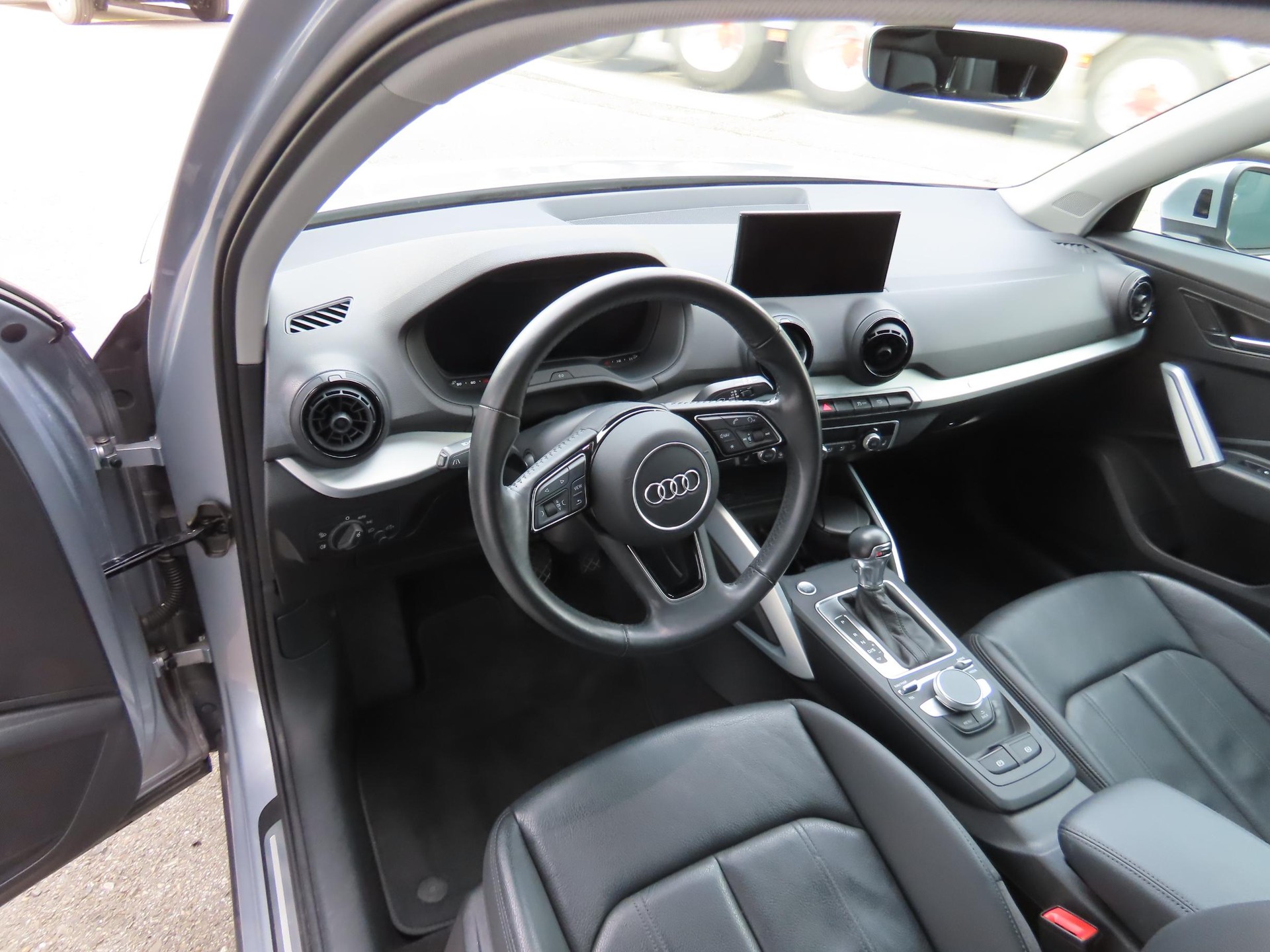 AUDI Q2 2.0 TFSI Design quattro S-Tronic-image-10