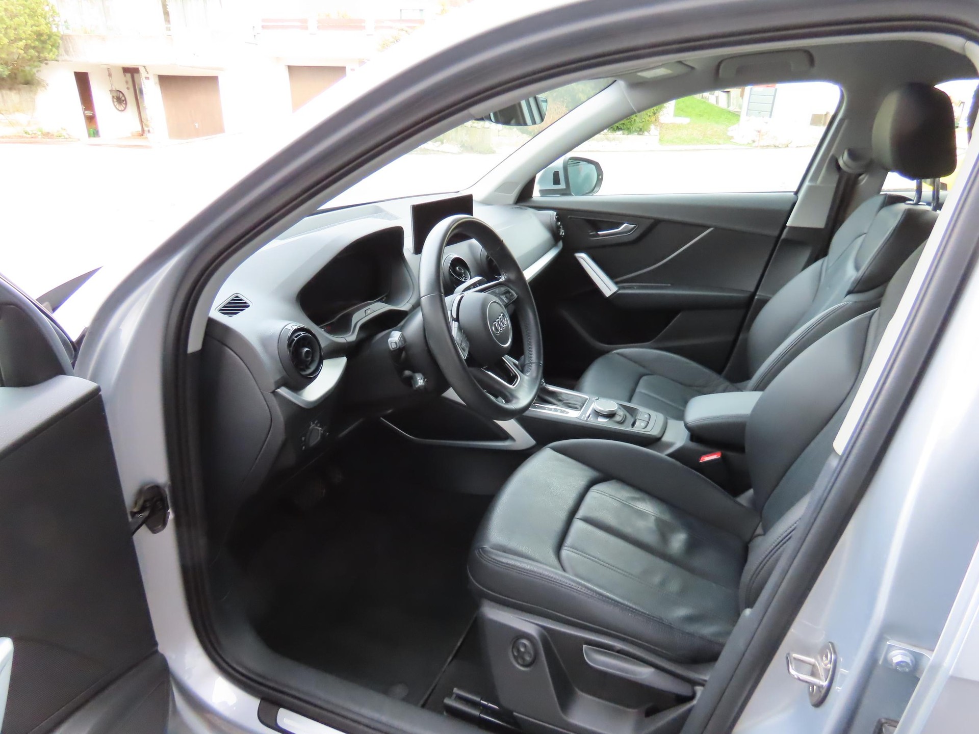 AUDI Q2 2.0 TFSI Design quattro S-Tronic-image-6
