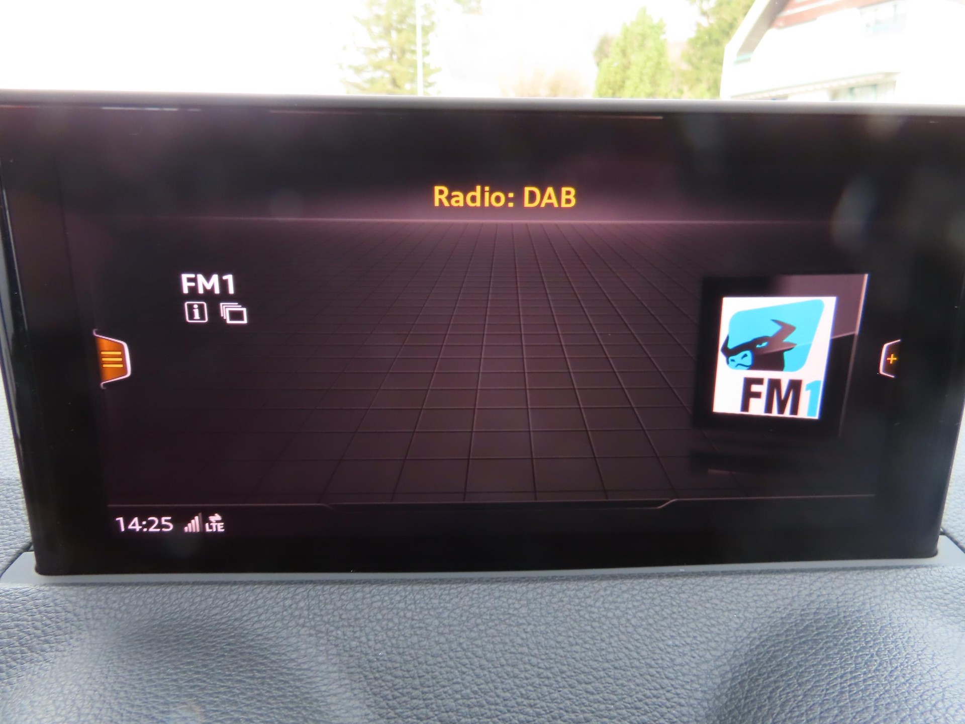 AUDI Q2 2.0 TFSI Design quattro S-Tronic-image-17
