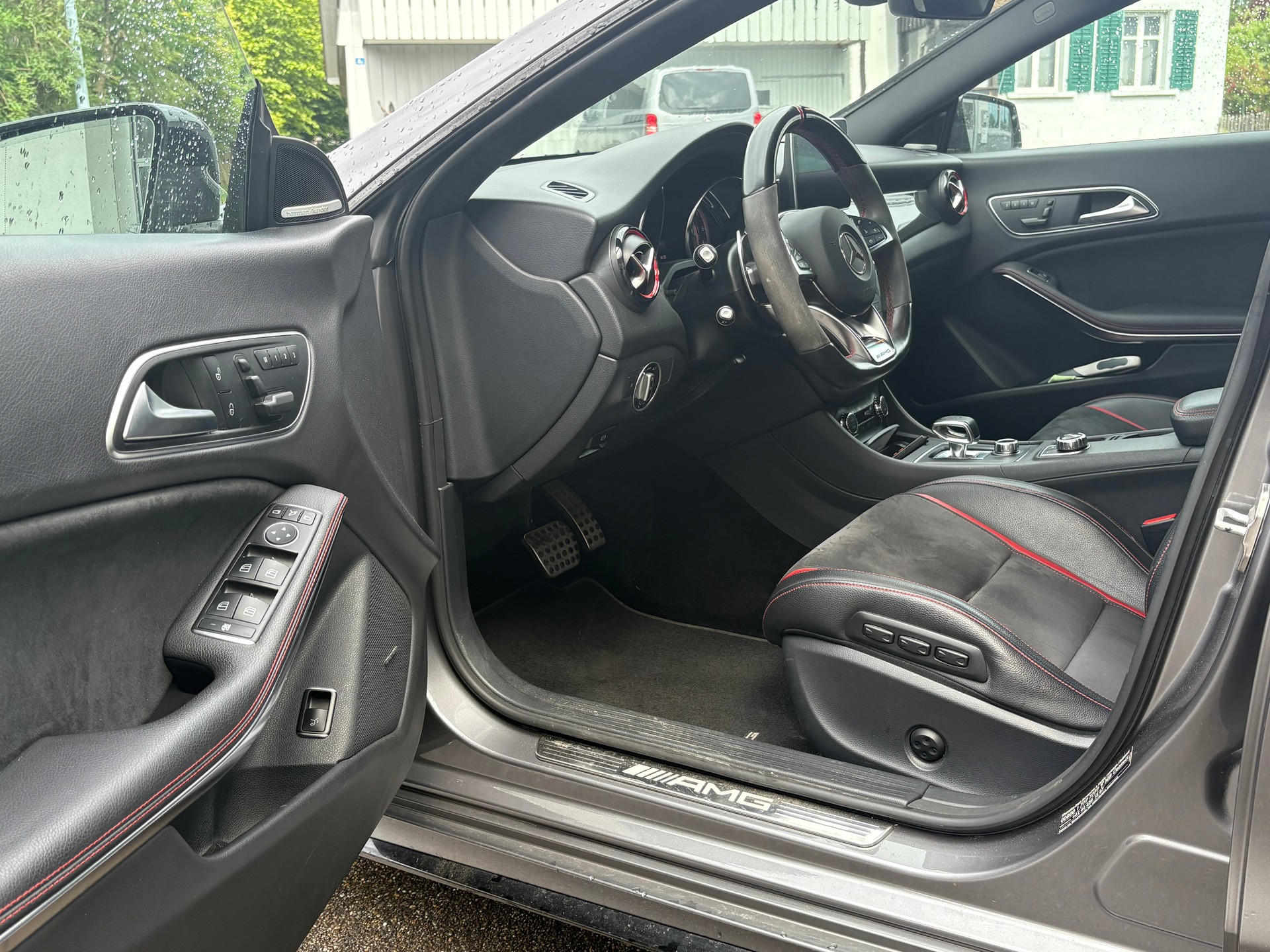 MERCEDES-BENZ CLA Shooting Brake 45 AMG 4Matic Speedshift-image-4