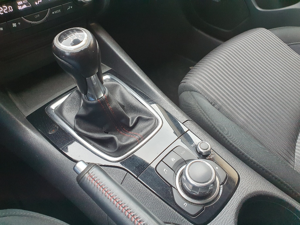MAZDA 3 2.2 16V CD Revolution-image-13