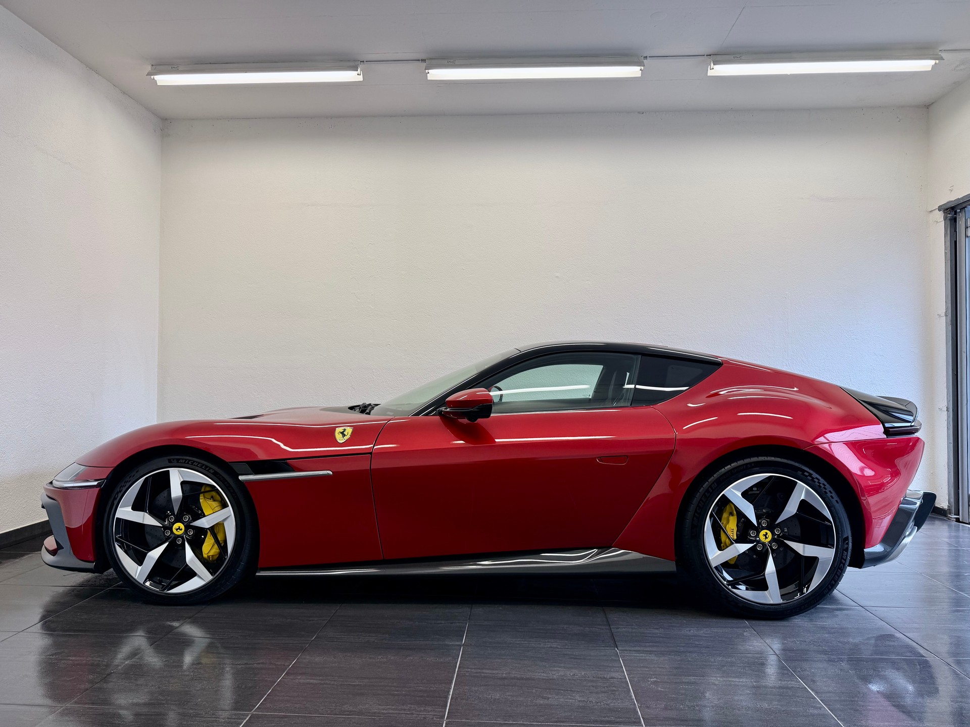 FERRARI 12 Cilindri-image-9