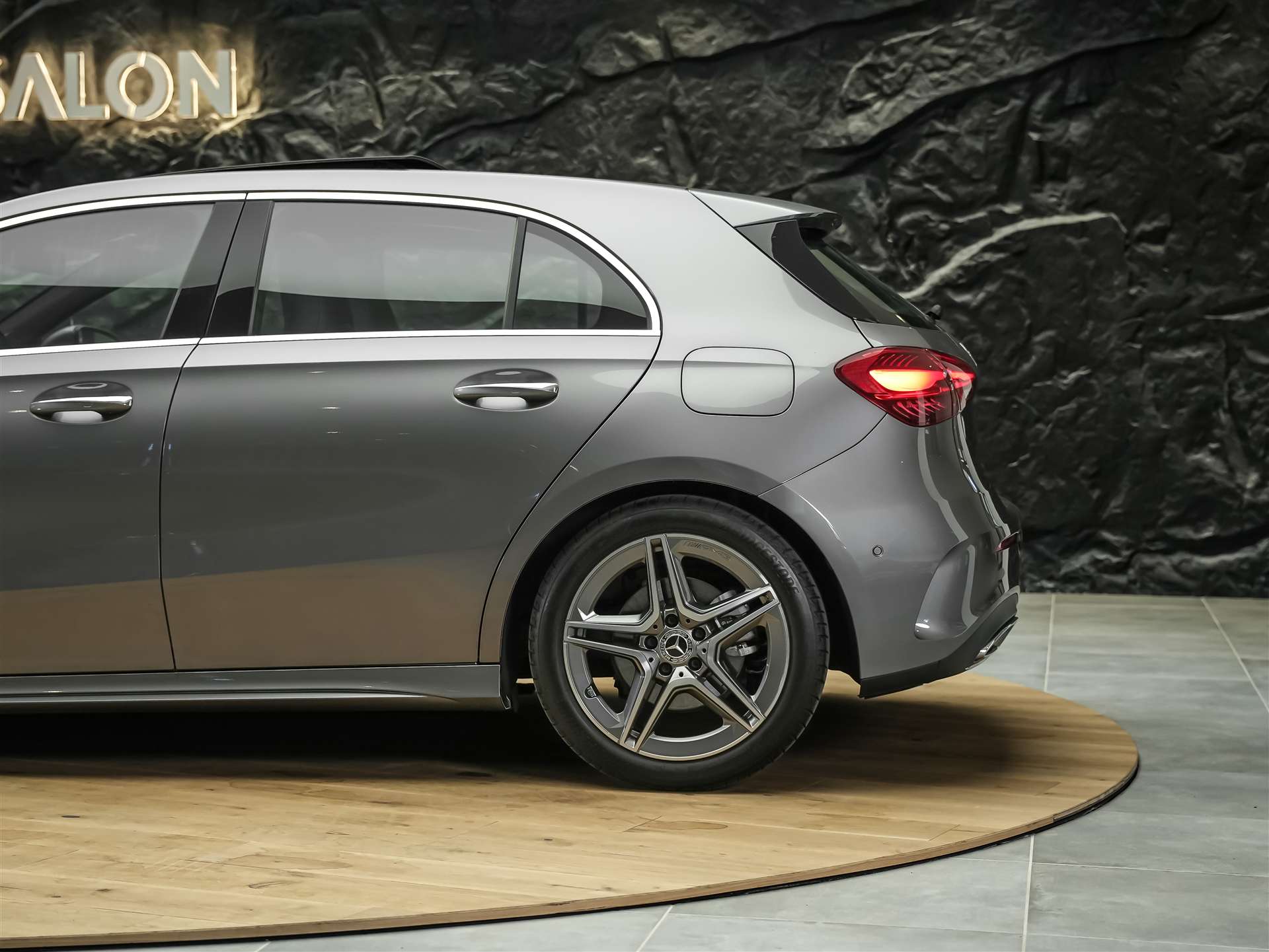 MERCEDES-BENZ A 250 AMG Line 4Matic 8G-DCT *Panorama*Multibeam LED*Lenkradheizung*-image-18