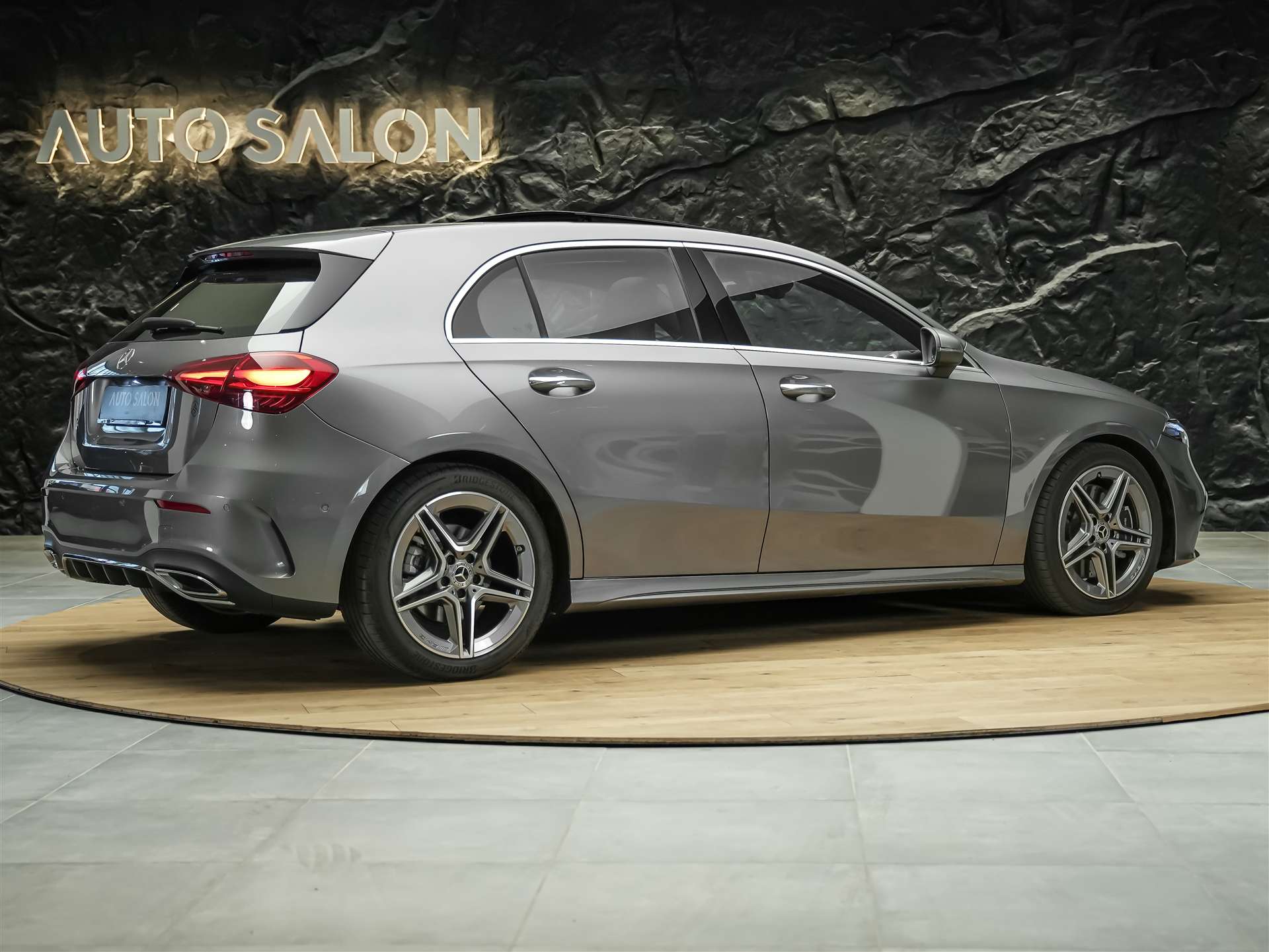 MERCEDES-BENZ A 250 AMG Line 4Matic 8G-DCT *Panorama*Multibeam LED*Lenkradheizung*-image-5