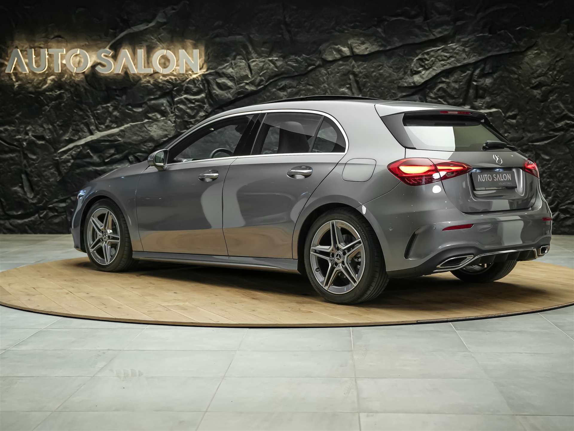 MERCEDES-BENZ A 250 AMG Line 4Matic 8G-DCT *Panorama*Multibeam LED*Lenkradheizung*-showroom-element-3